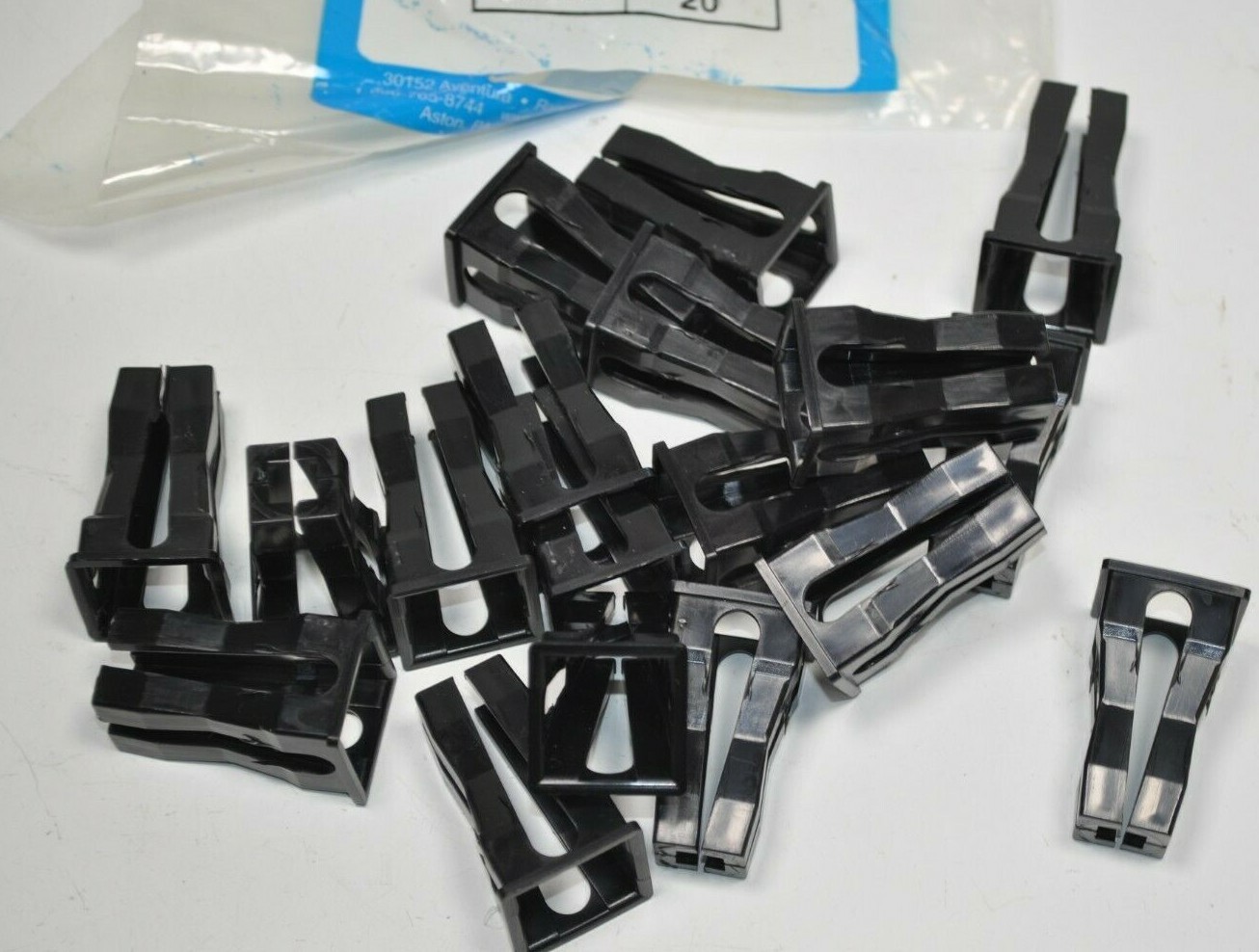 NEW Lot of 18 SOLUS VALUGUIDE BLACK TUBING INSERT SF-IB