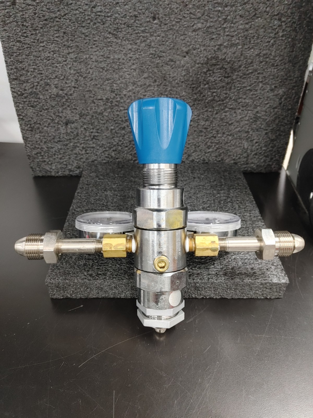 MATHESON High Purity Regulator with Pressure Gauges