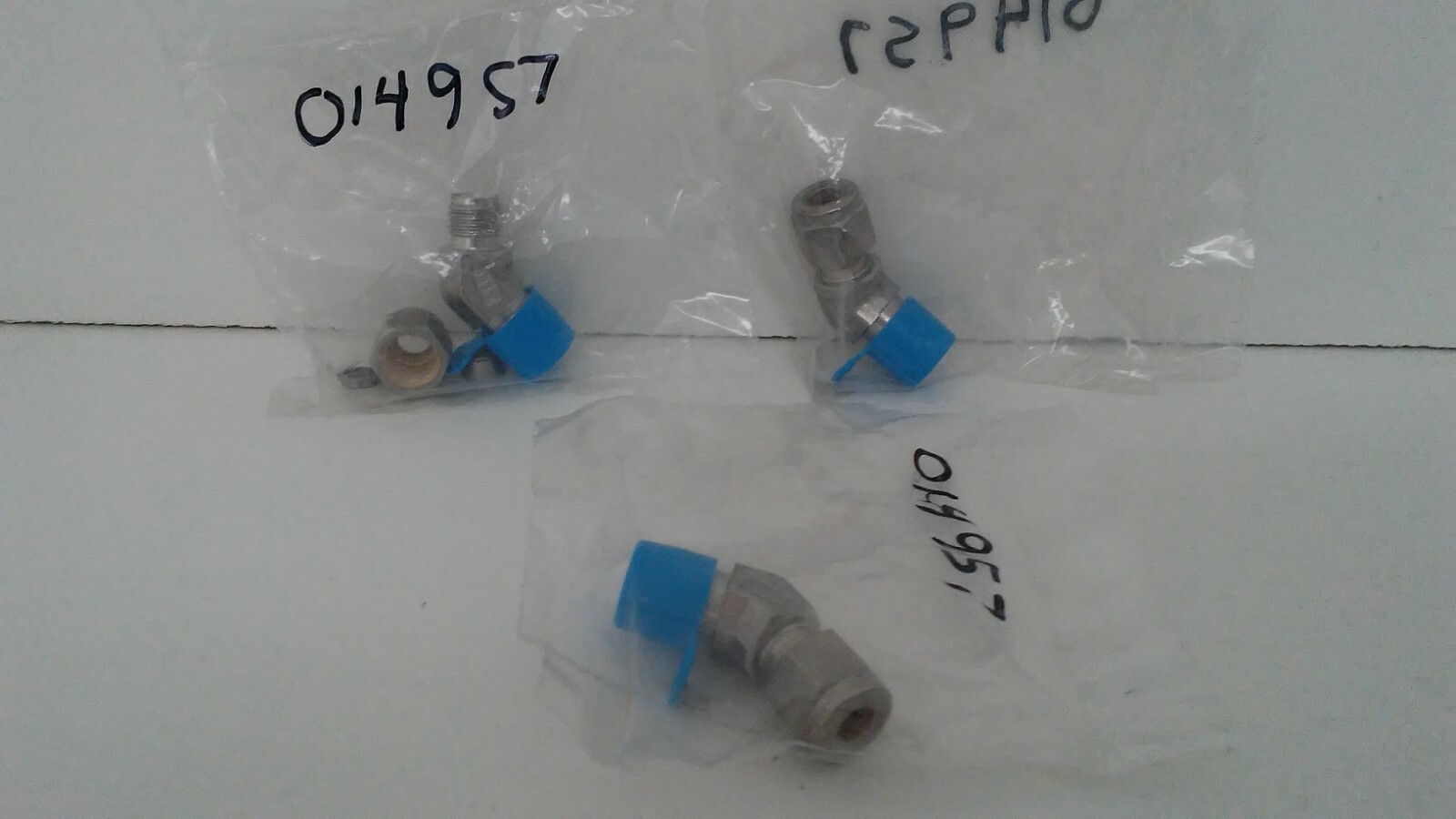 LOT OF (3) NEW! SSP 1/4″ TUBE X 1/4″ MNPT 45° SS MALE ELBOWS ISSD4M45E4
