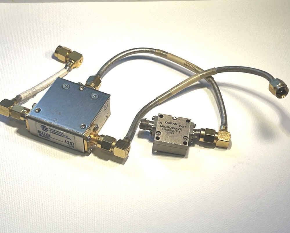 Microwave circulator SMA conns. Channel microwave corp. , ocean microwave lot
