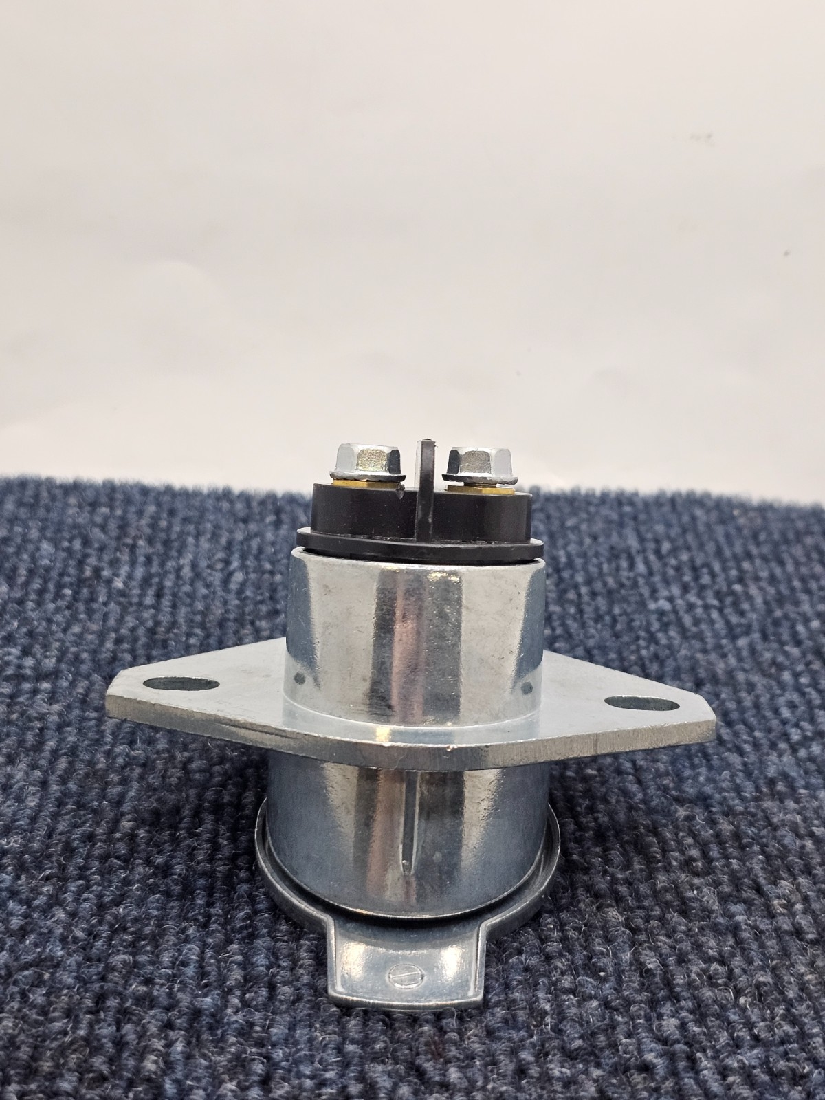 Dual Pole Socket Horizontal Pins Connector Steel