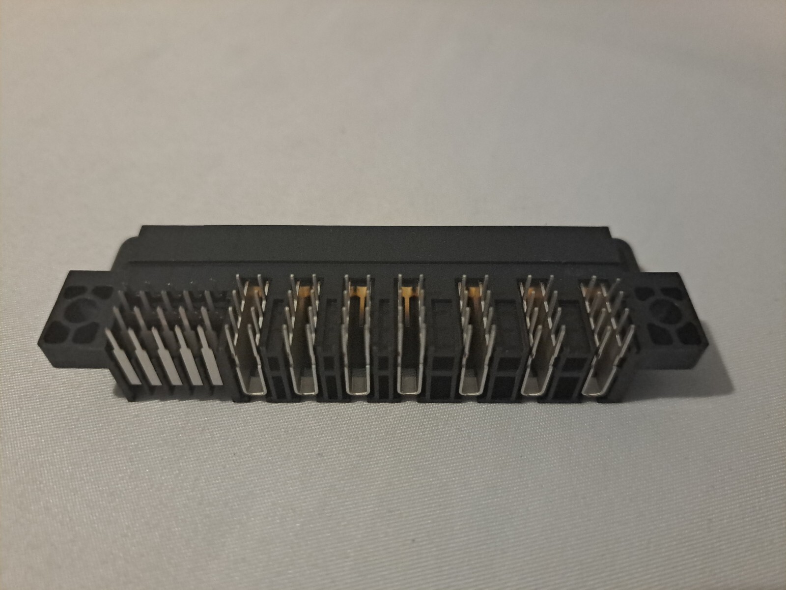 Amphenol FCI 51915-078 Power to the Board PWRBLADE RECEPTACLE RIGHT ANGLE