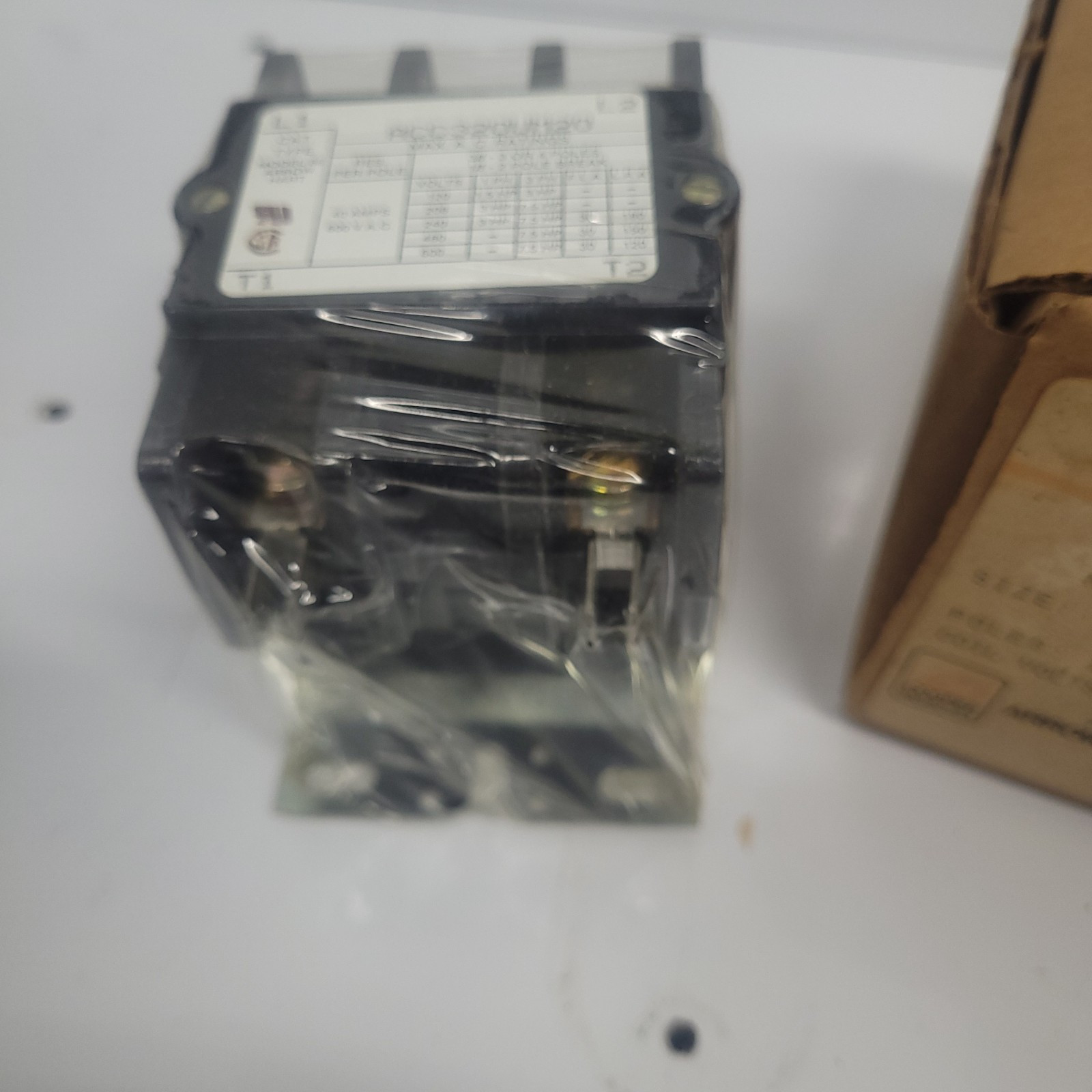 NEW OLD STOCK Arrow Hart Cooper ACC320UM20 30Amp Contactor 110-120V Coil 7357