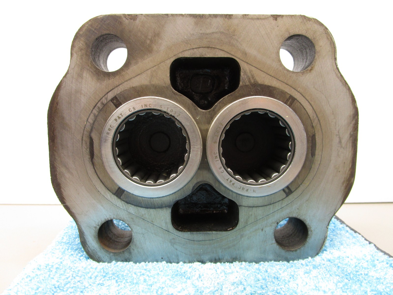 Lynch P50 P51 Hydraulic Pump Roller Bearing Back Cover End Plate UA-1603
