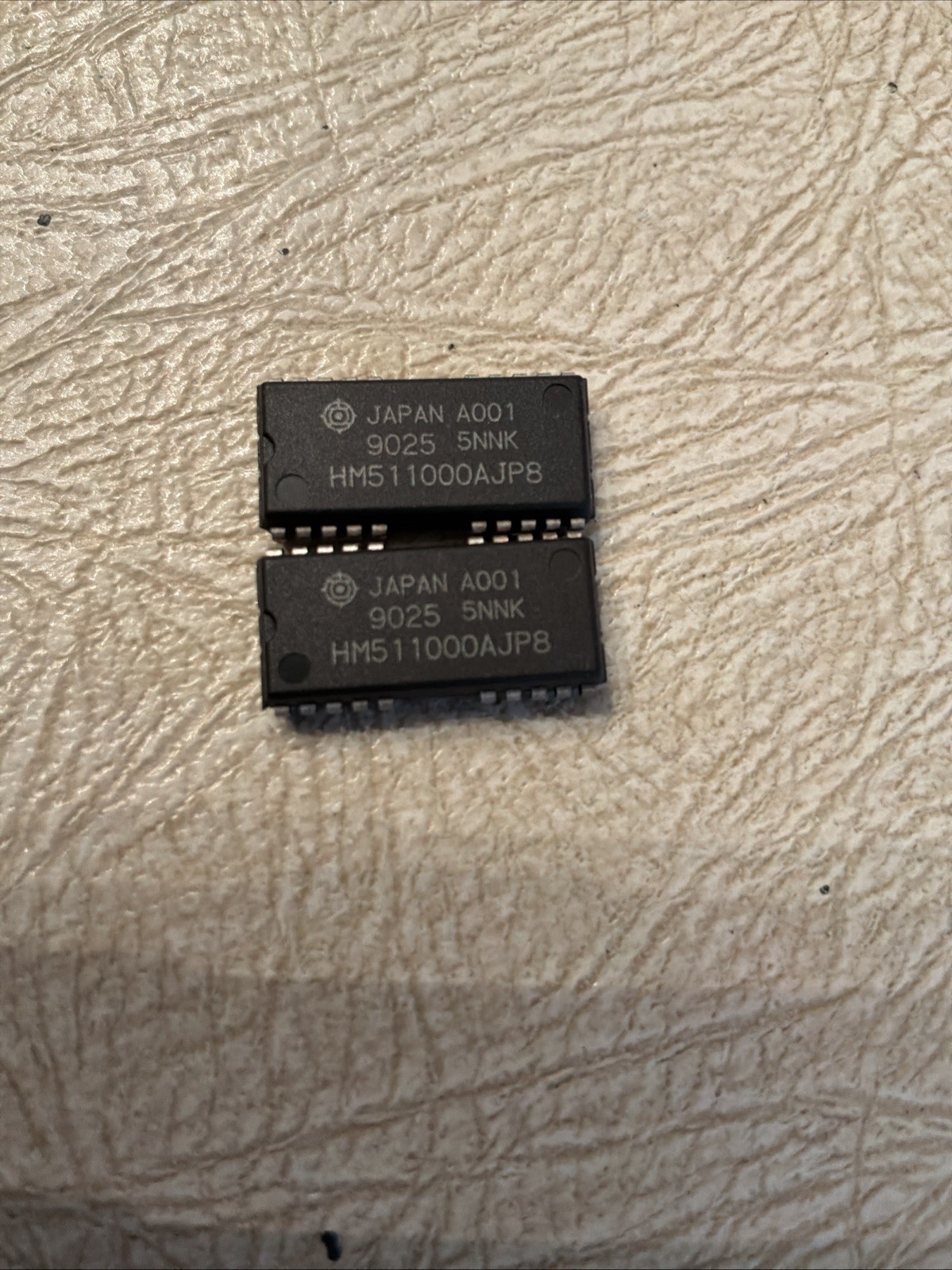 HM511000AJP-8 Qty of 2 per Lot HITACHI SOJ 20 Pin