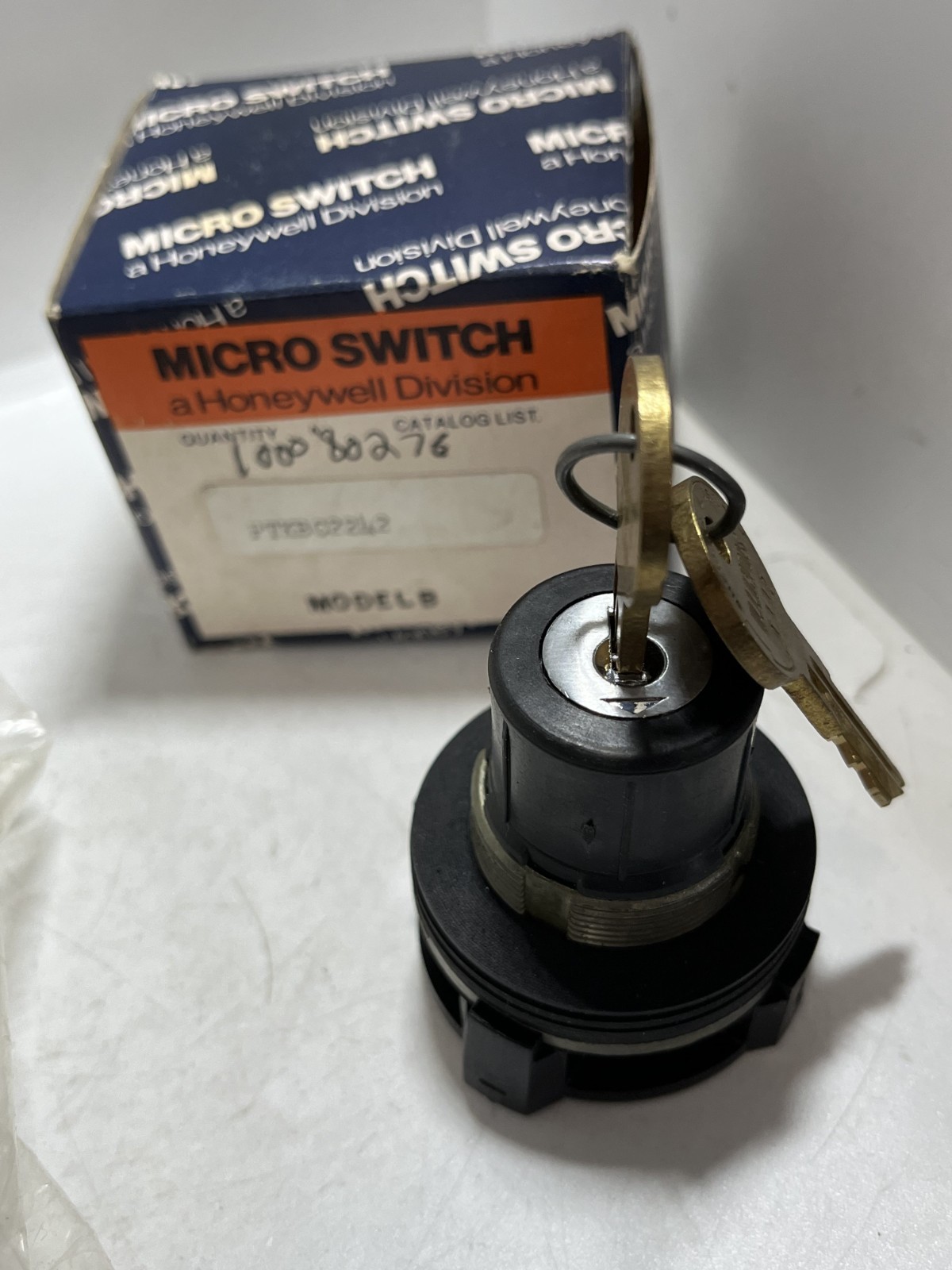 HONEYWELL PTKBC2242 MICRO SWITCH 2 POSITION KEY OPERATED NIB