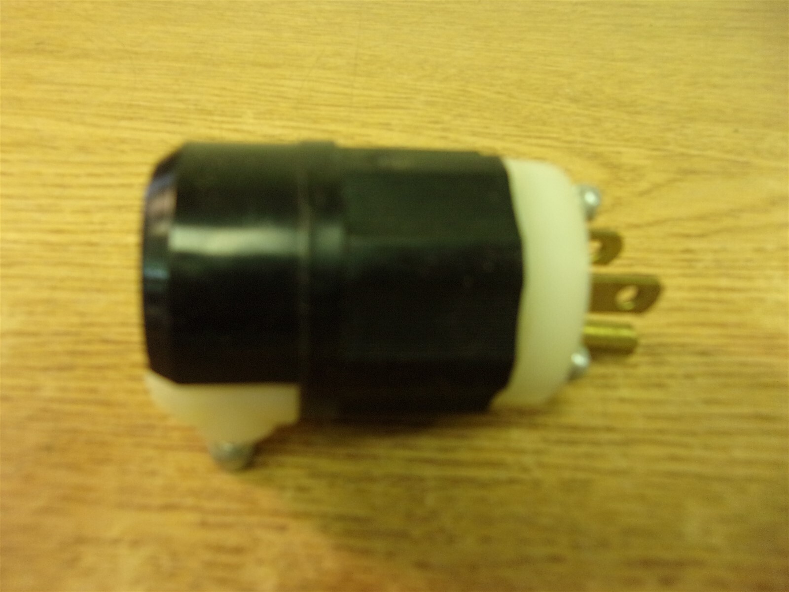 NEW Leviton 15A-125V GRDG 5266-C 5-15P*FREE SHIPPING*