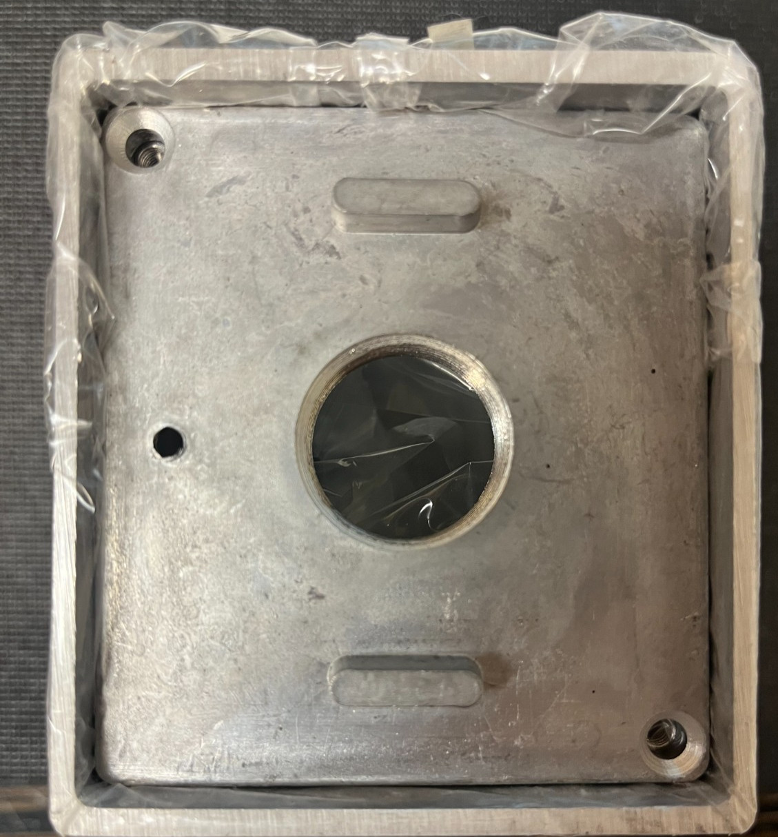Component Hardware R58-1010 Single Face Outlet Box New