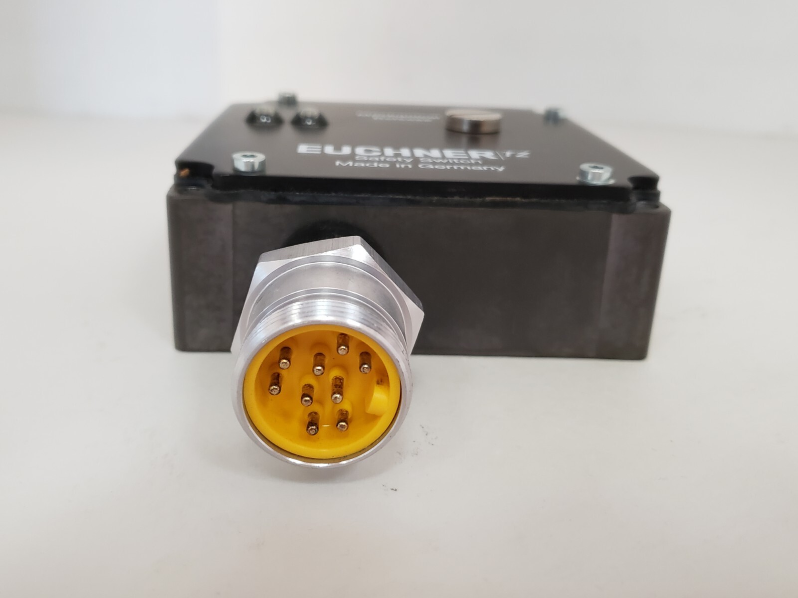 EUCHNER TZ2RE024MVAB SAFETY SWITCH 24V AC/DC 9 PIN (088071) NNB