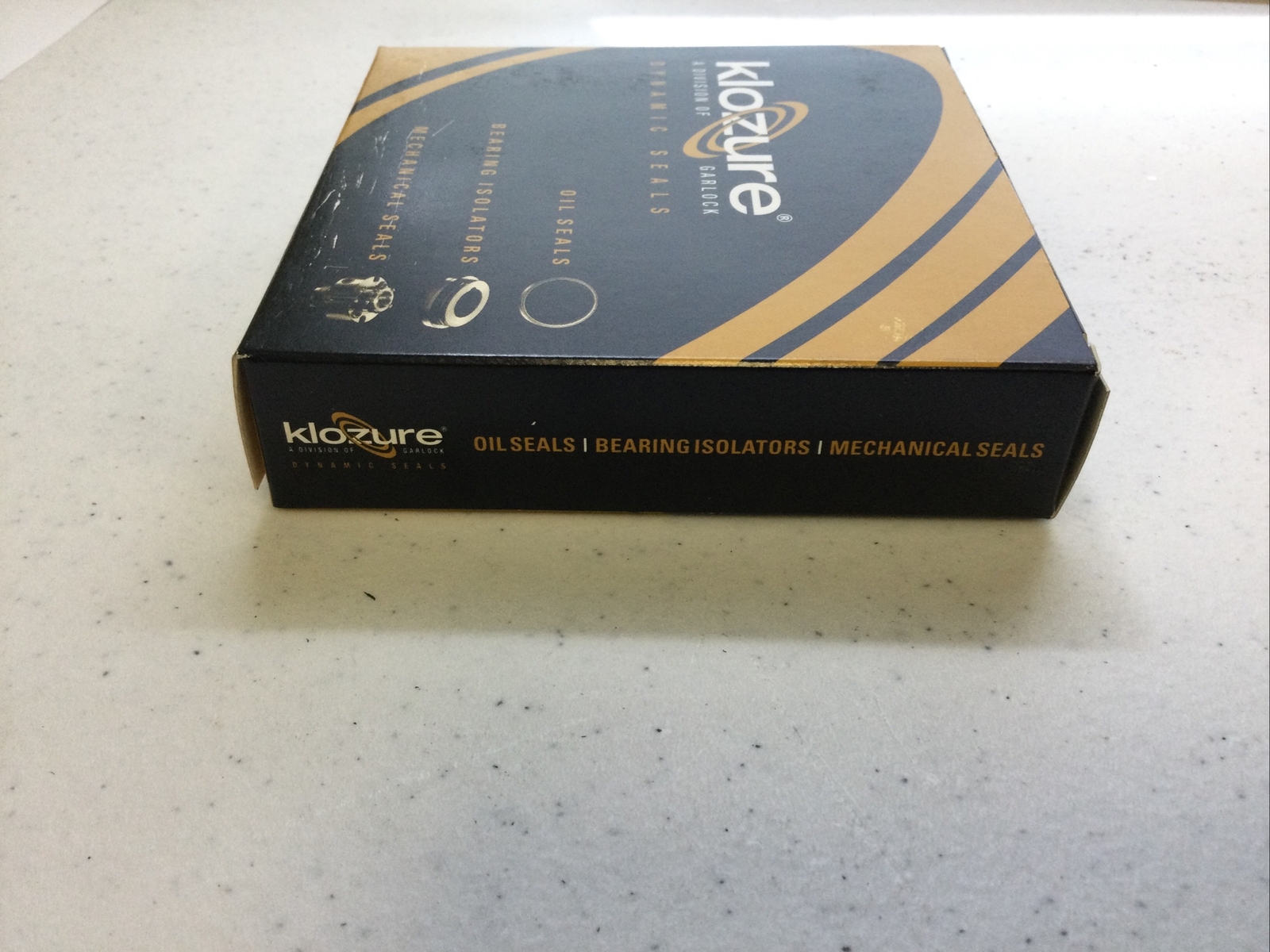 NEW GARLOCK-KLOZURE 25006-2118 DYNAMIC OIL SEAL, 23X2118, FREE SHIPPING