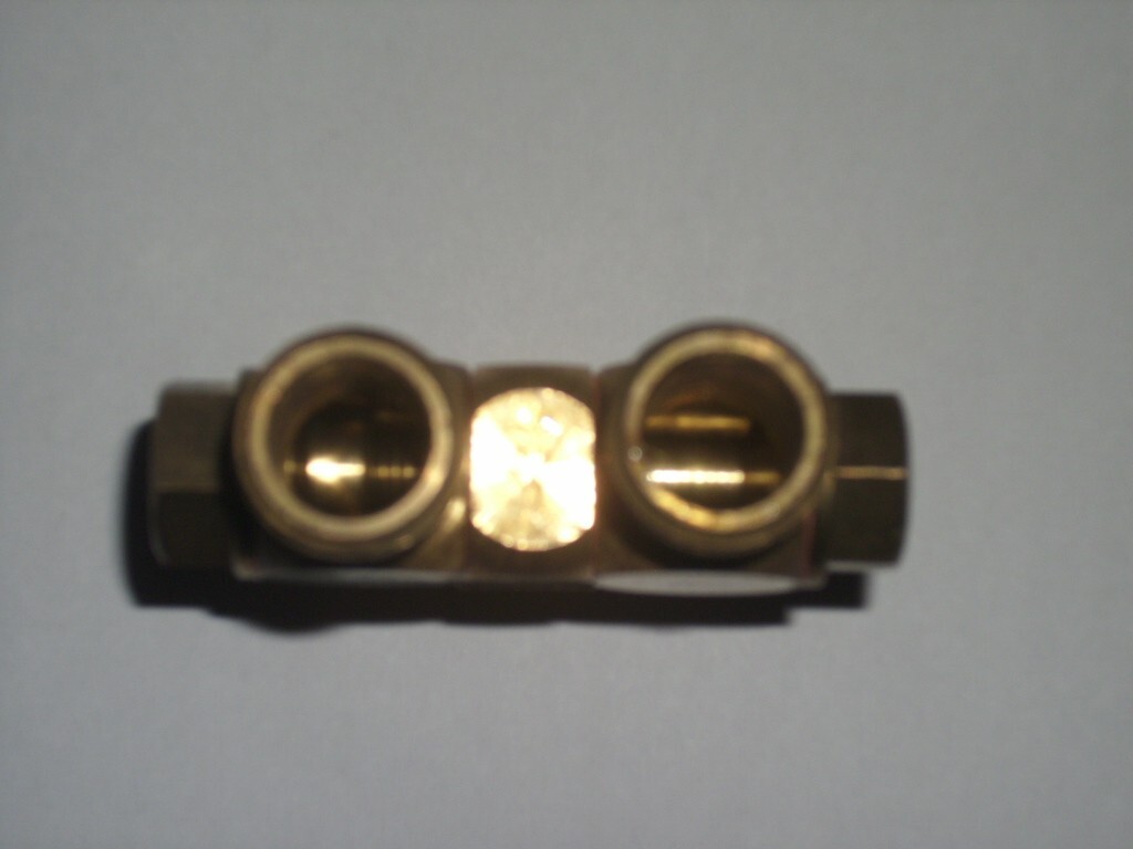1/4 Double Swivel by Spraying Systems Co.