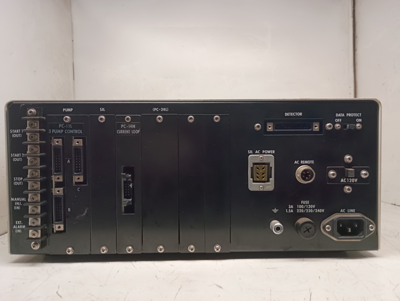 Shimadzu SCL-6B System Controller Auto Injector *Powers on, untested