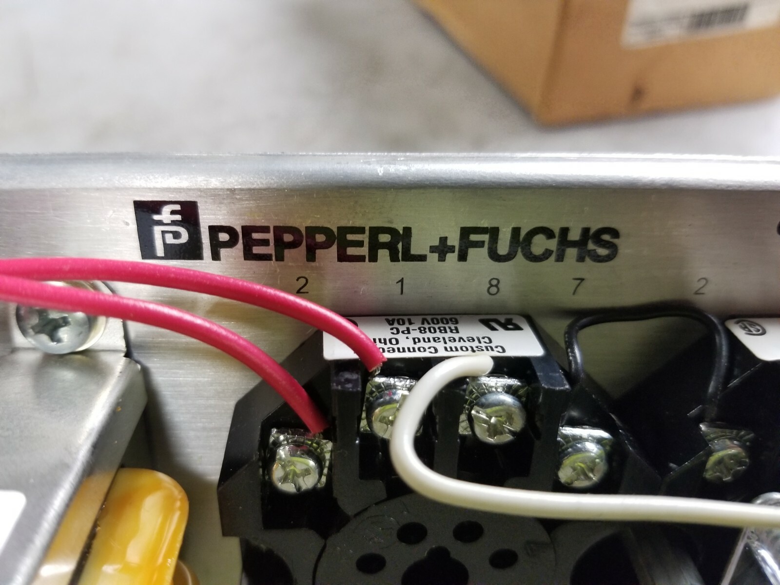 NEW PEPPERL + FUCHS FE-TRB MODULAR CONTROL BASE FOR TR LOGIC CARDS/AMPLIFIERS