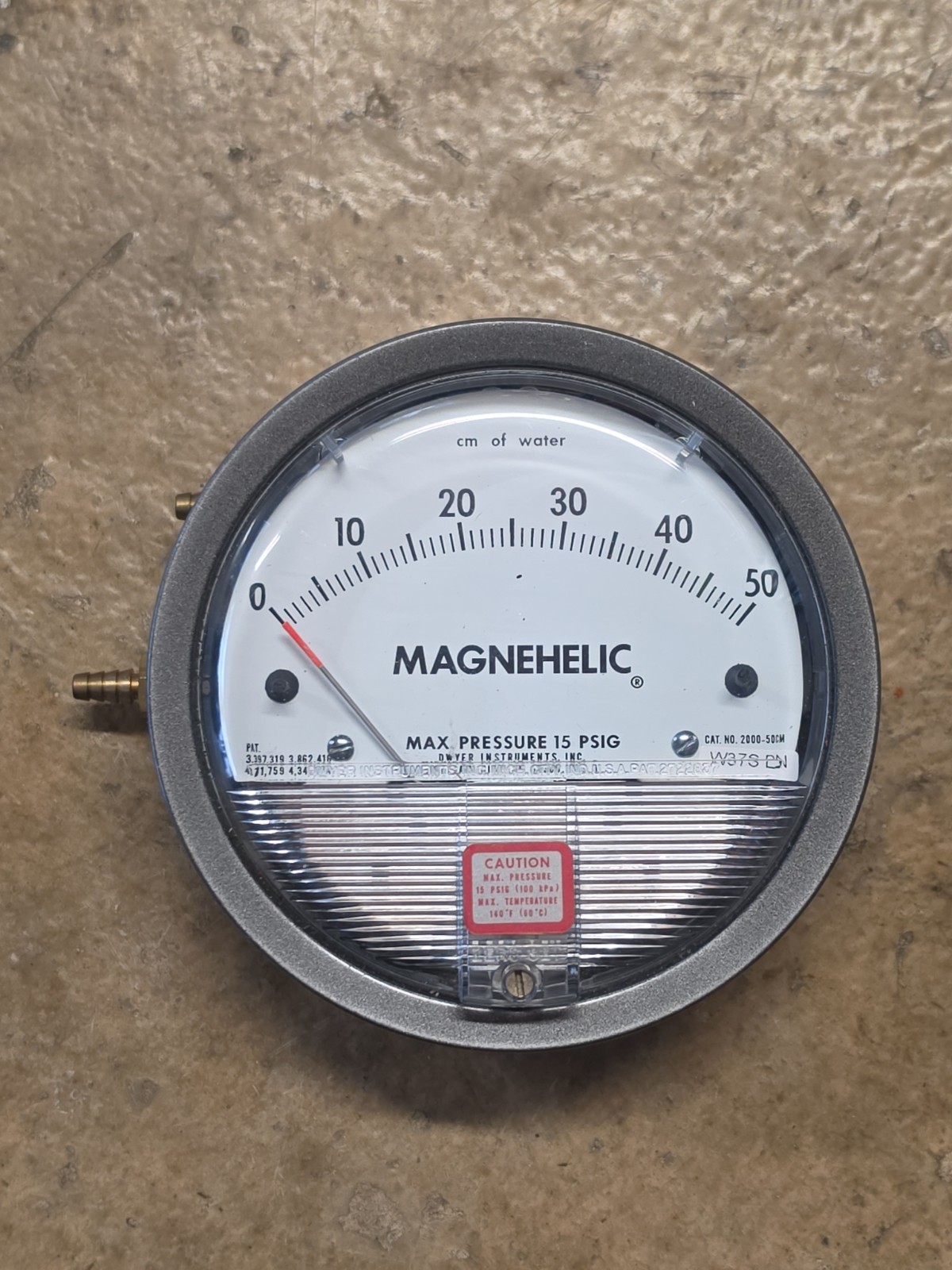 Dwyer Magnehelic 2001 Pressure Gauge 0-1 Inches of Water 15PSIG MAX