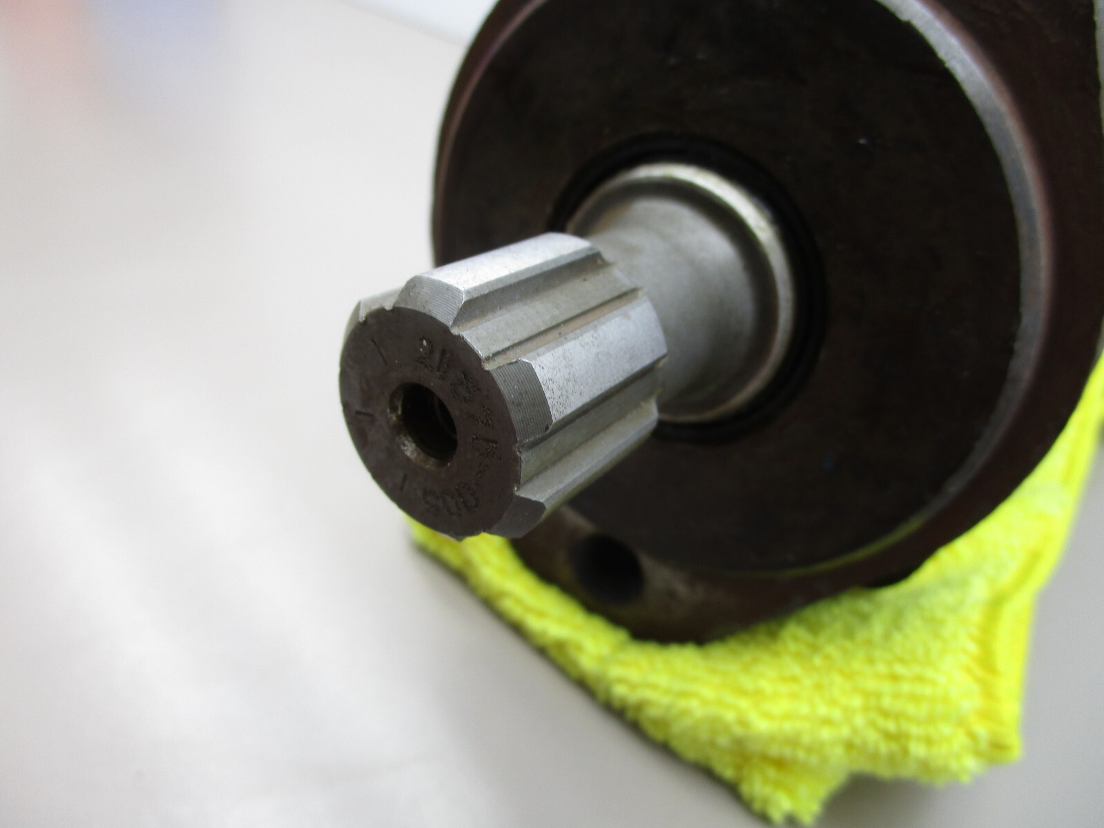 Eaton Corp 1041227-006 Hydraulic Drive Motor 6-Spline Char-Lynn 2000 Series