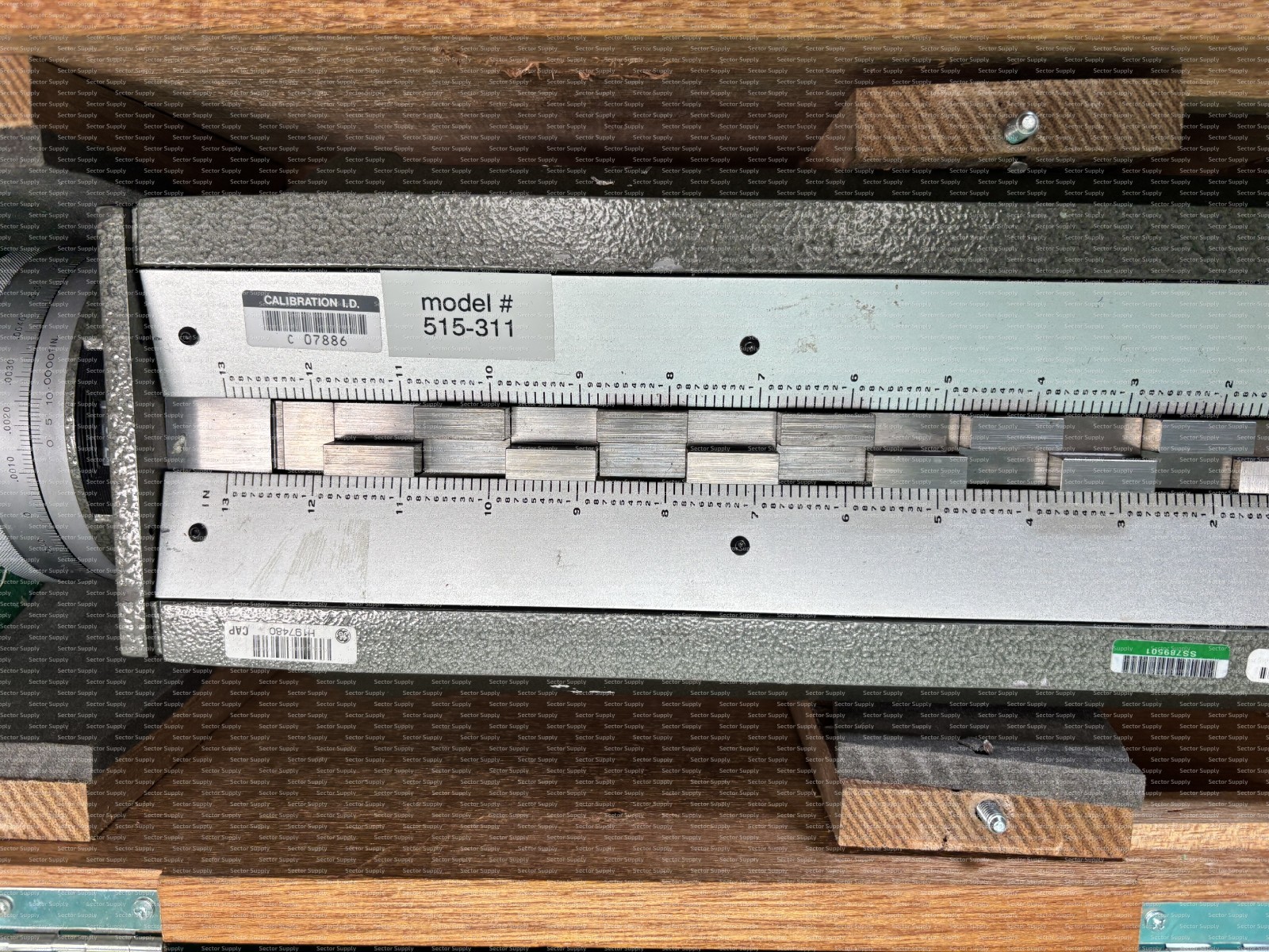 MODEL: 515-311 MITUTOYO 12″ COUNTER HEIGHT MASTER W/ ORIGINAL WOODEN CASE