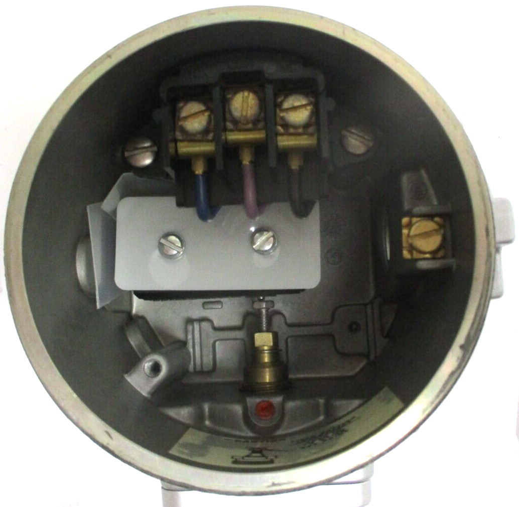 UNITED ELECTRIC CONTROL, B121-120, 15A 480 VAC, RANGE 0-225 F, SURPLUS
