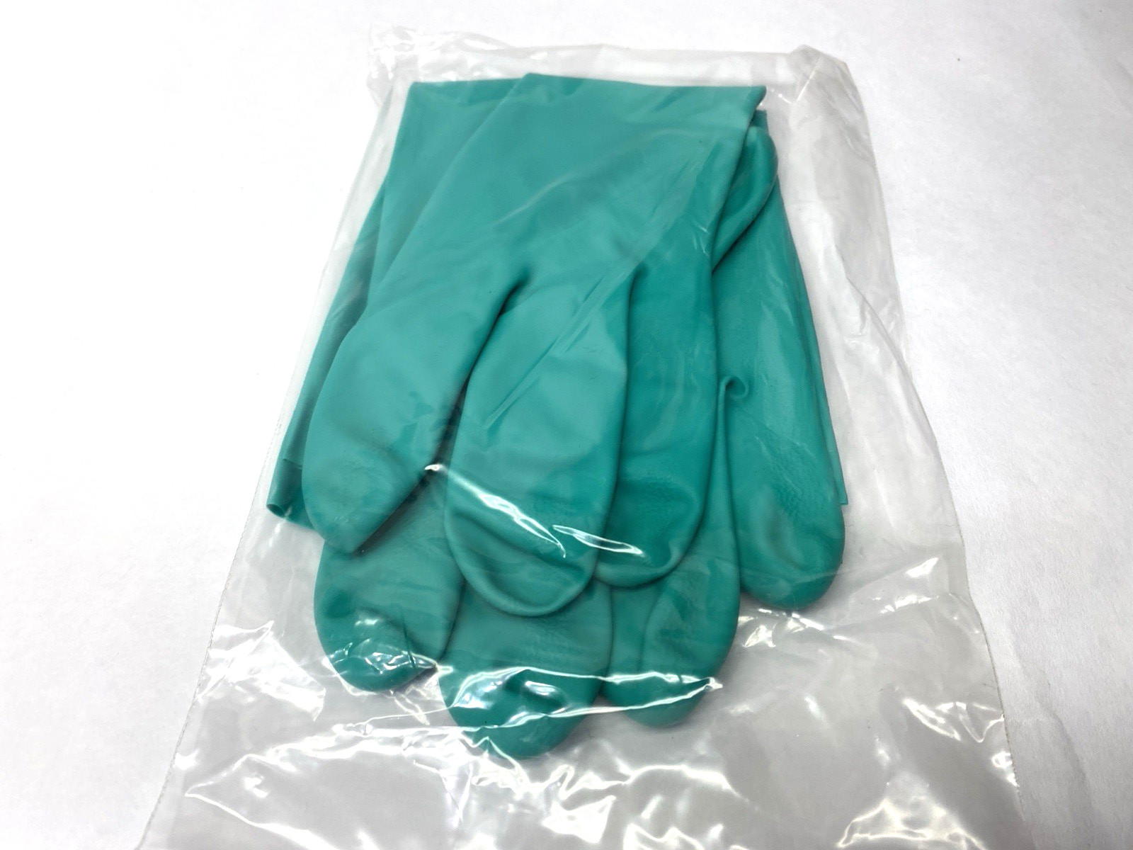 Ansell 37-175 AlphaTec Solvex Chemical Resistant Nitrile Gloves Medium LOT OF 6