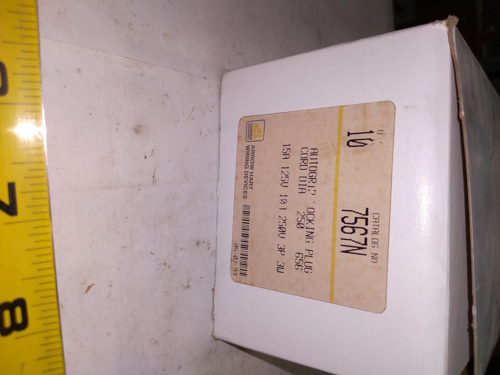 COOPER ARROW HART 7567N AUTOGRIP LOCKING PLUG 10-15A 125-250V 3P 3W ’10 IN BOX’