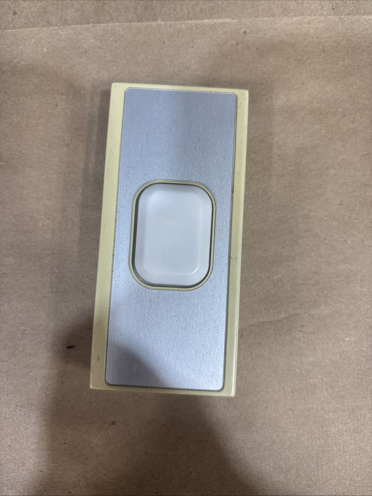 102AT70NO00001G Pick Tag PUSH BUTTON