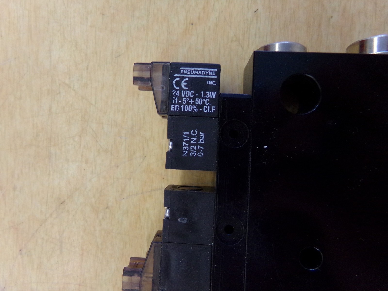 Pneumadyne N371/1 24V DC QTY:2 w/ Bracket *FREE SHIPPING*