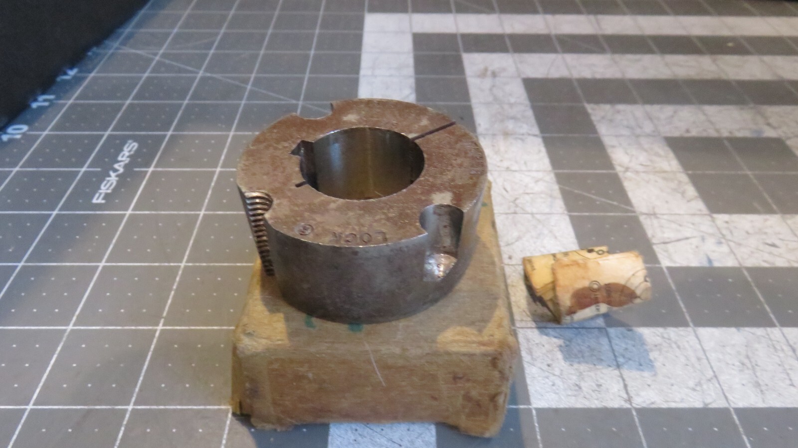 DODGE TAPER-LOCK BUSHING 1610 X 1-1/8 KW 117084 MISSING SCREWS