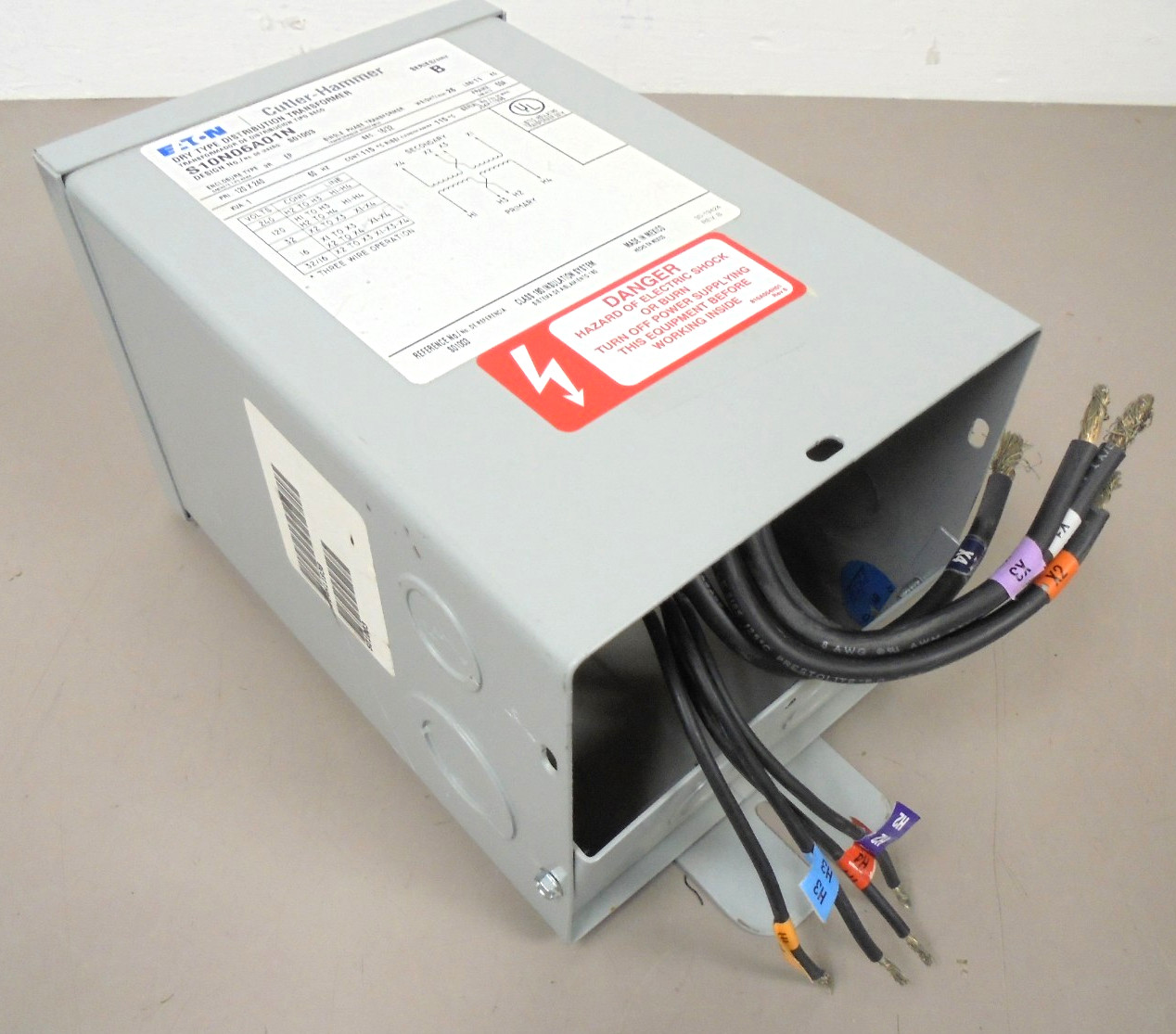 Cutler Hammer S10N06A01N Dry Type Distribution Transformer 120/240 to 16/32