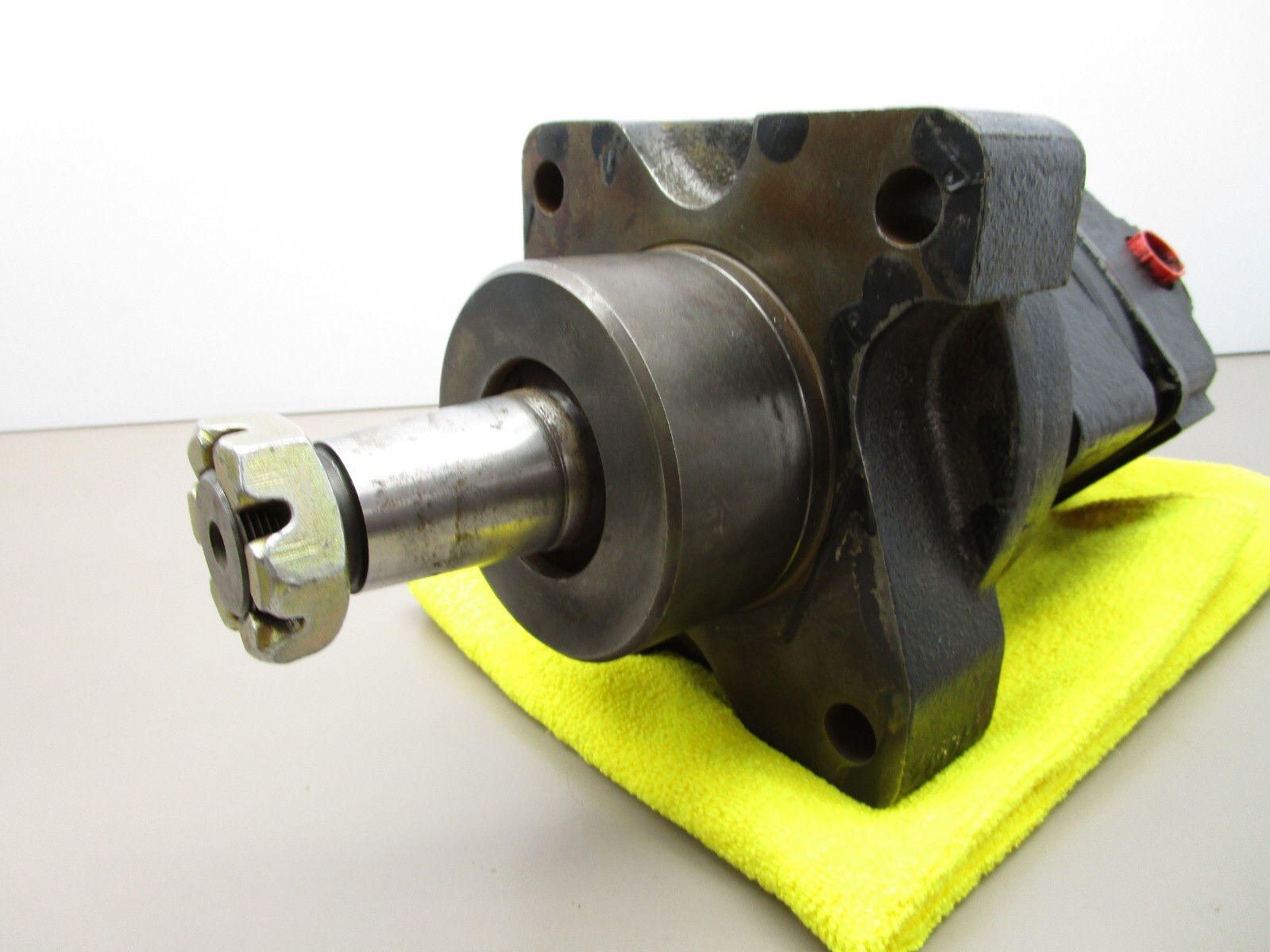 White Hydraulics HB1857537DP Hydraulic Motor 293.07cc *For Parts or Repair*