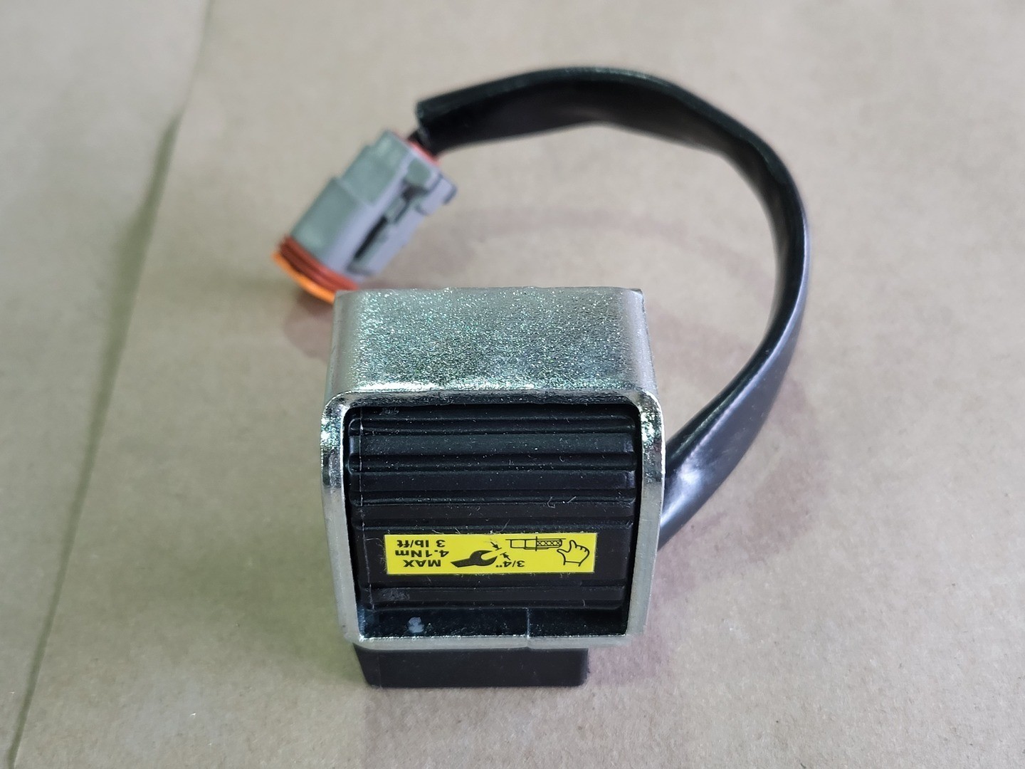 SURPLUS NEW CUMMINS 0504-0211 ONAN Directional Hydraulic Valve – Parts