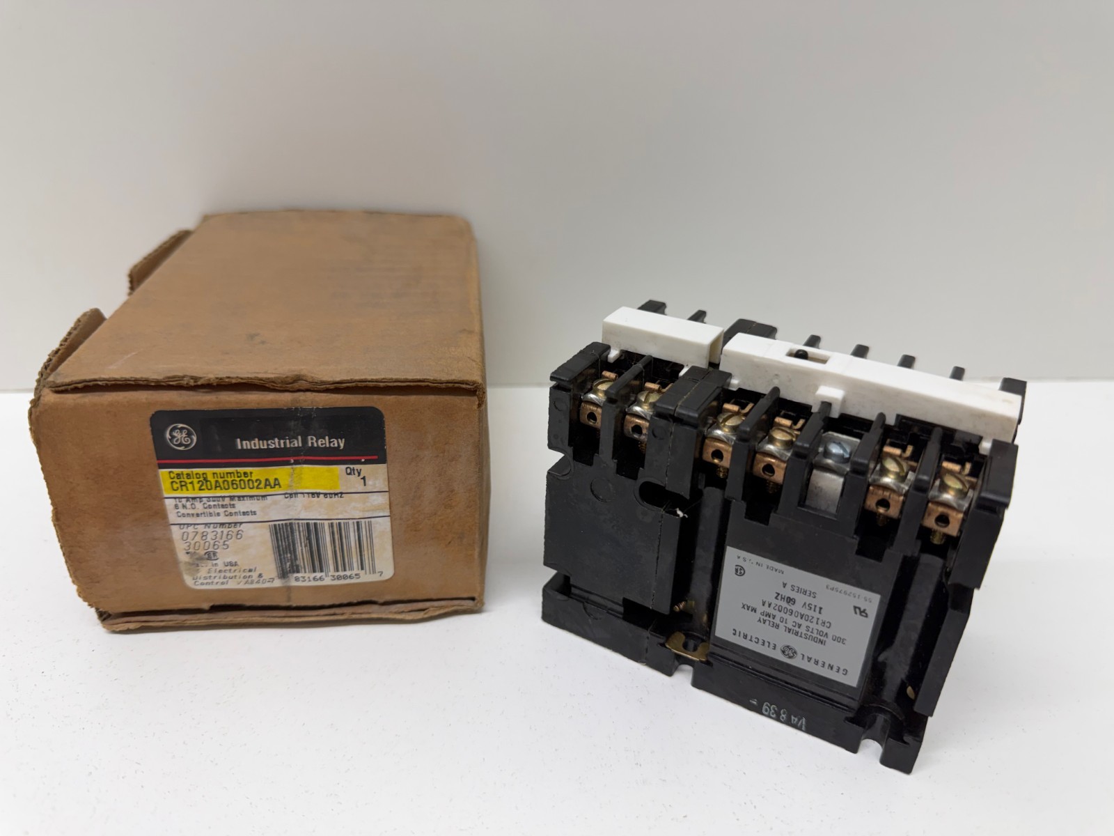 NEW IN BOX! GE GENERAL ELECTRIC 300V 10A INDUSTRIAL RELAY CR120A06002AA
