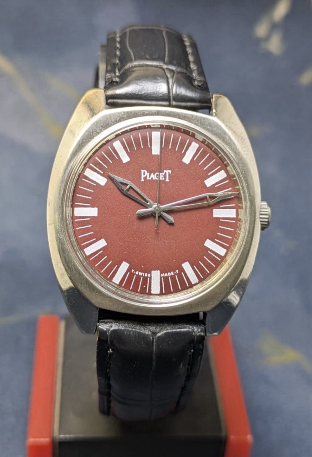 Vintage Piaget 17 Jewels Manual Winding Swiss Made Men’s Watch Red Dial