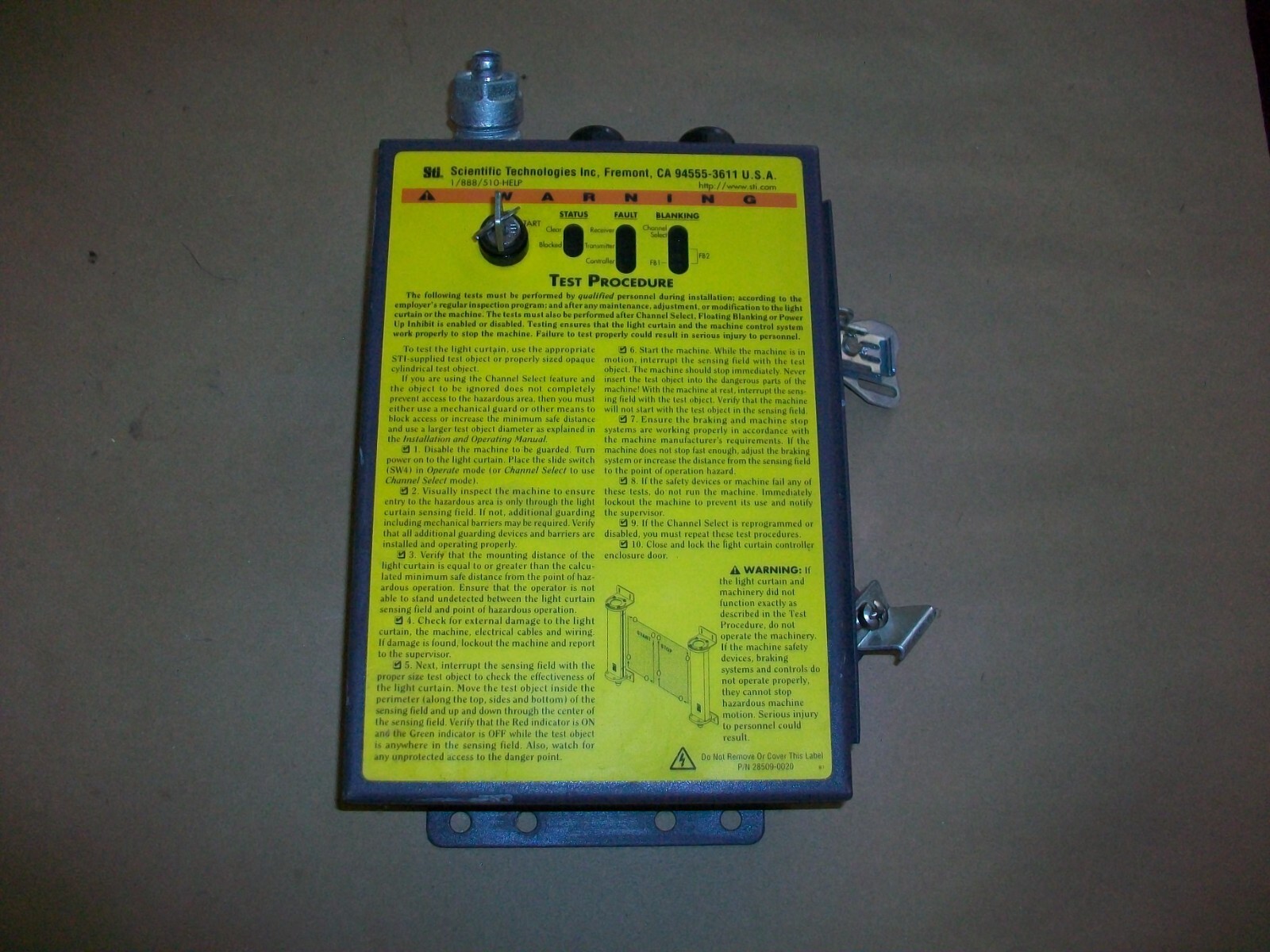 STI LIGHT CURTAIN CONTROLLER 70027-1002 LCCK-FB-AC1-U USED