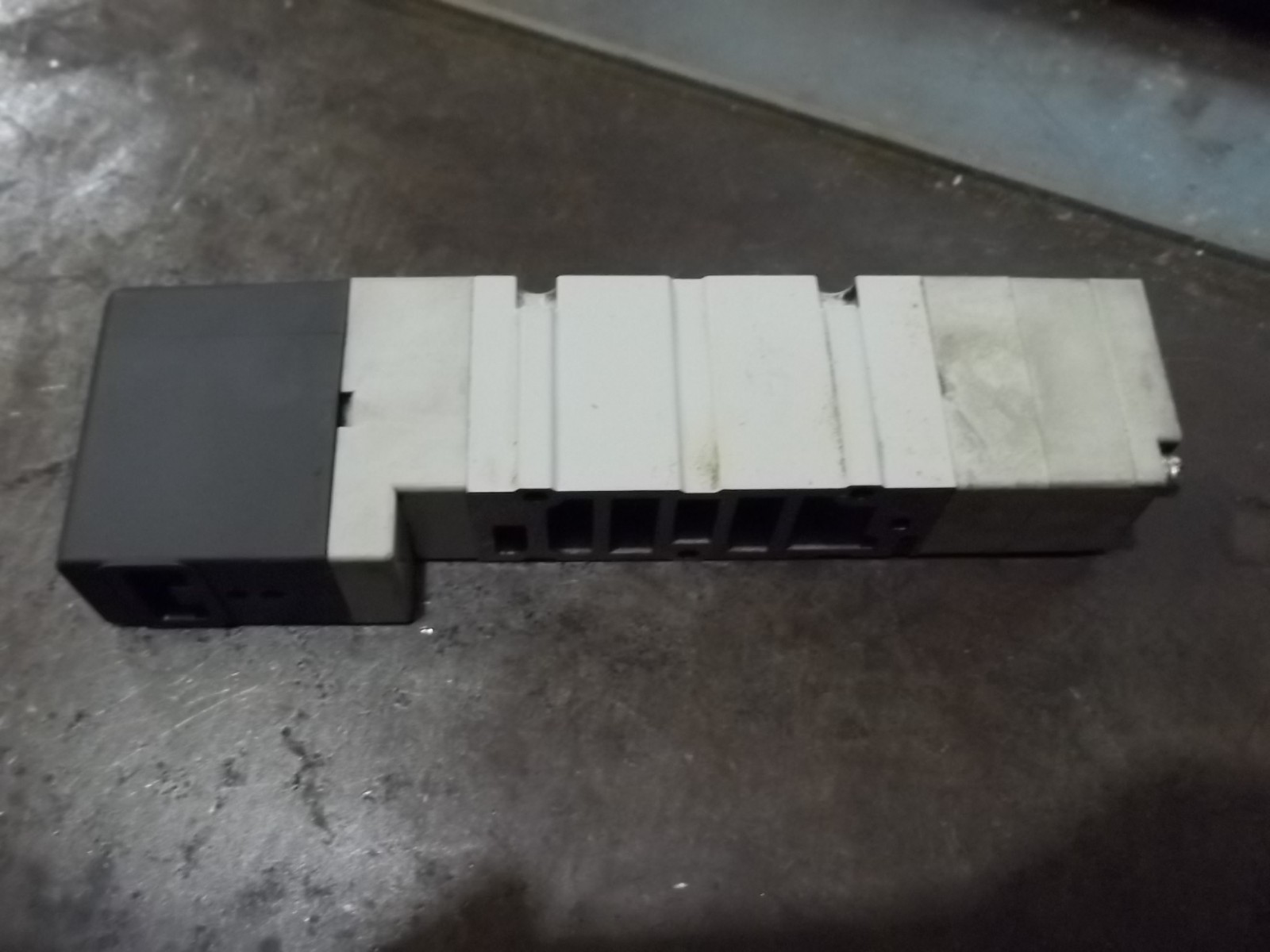 SMC VQC4400-5 PNEUMATIC SOLENOID VALVE (WL54-3)