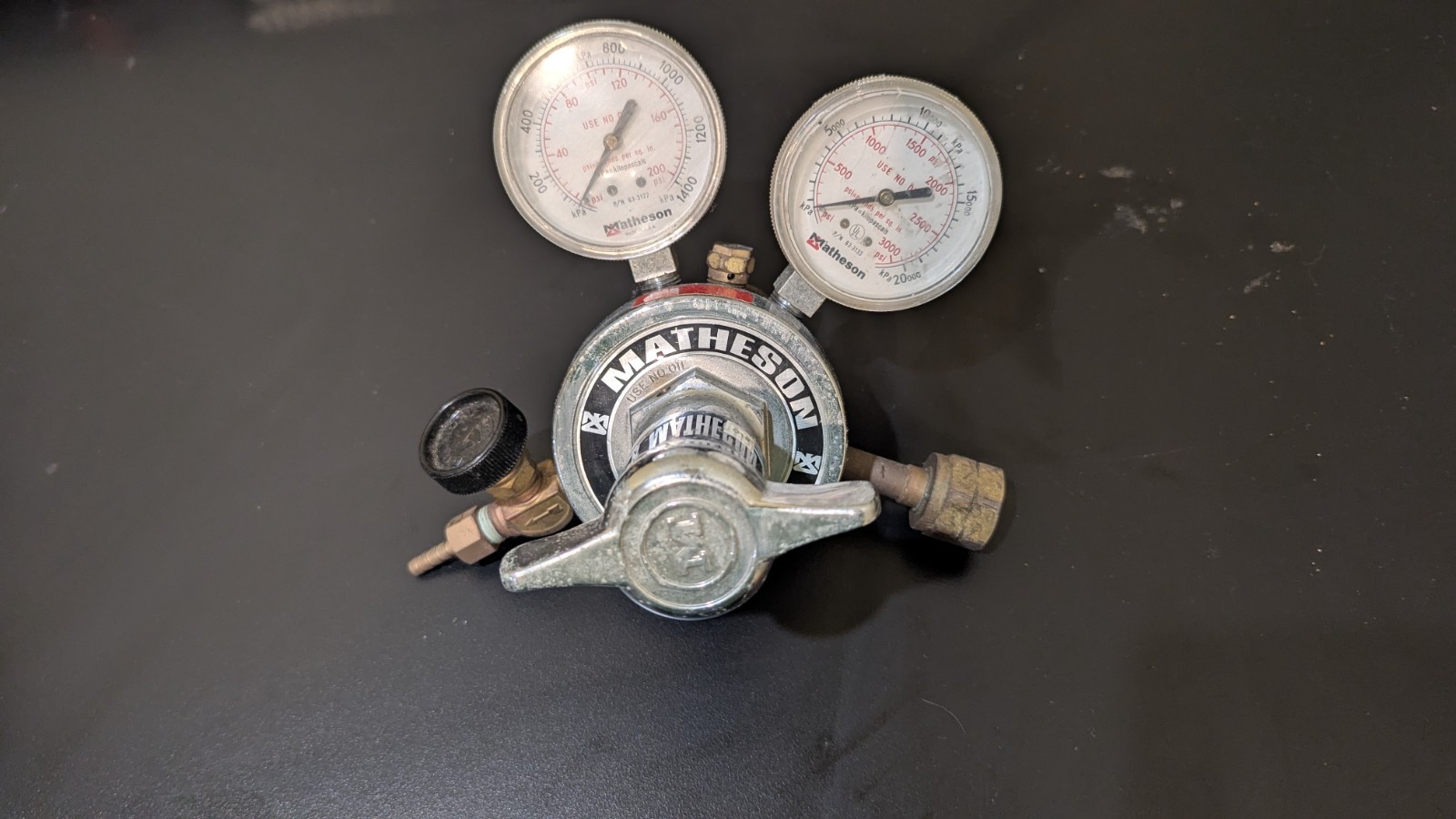 Matheson 8H350 Dual Stage CGA-350 Hydrogen Regulator