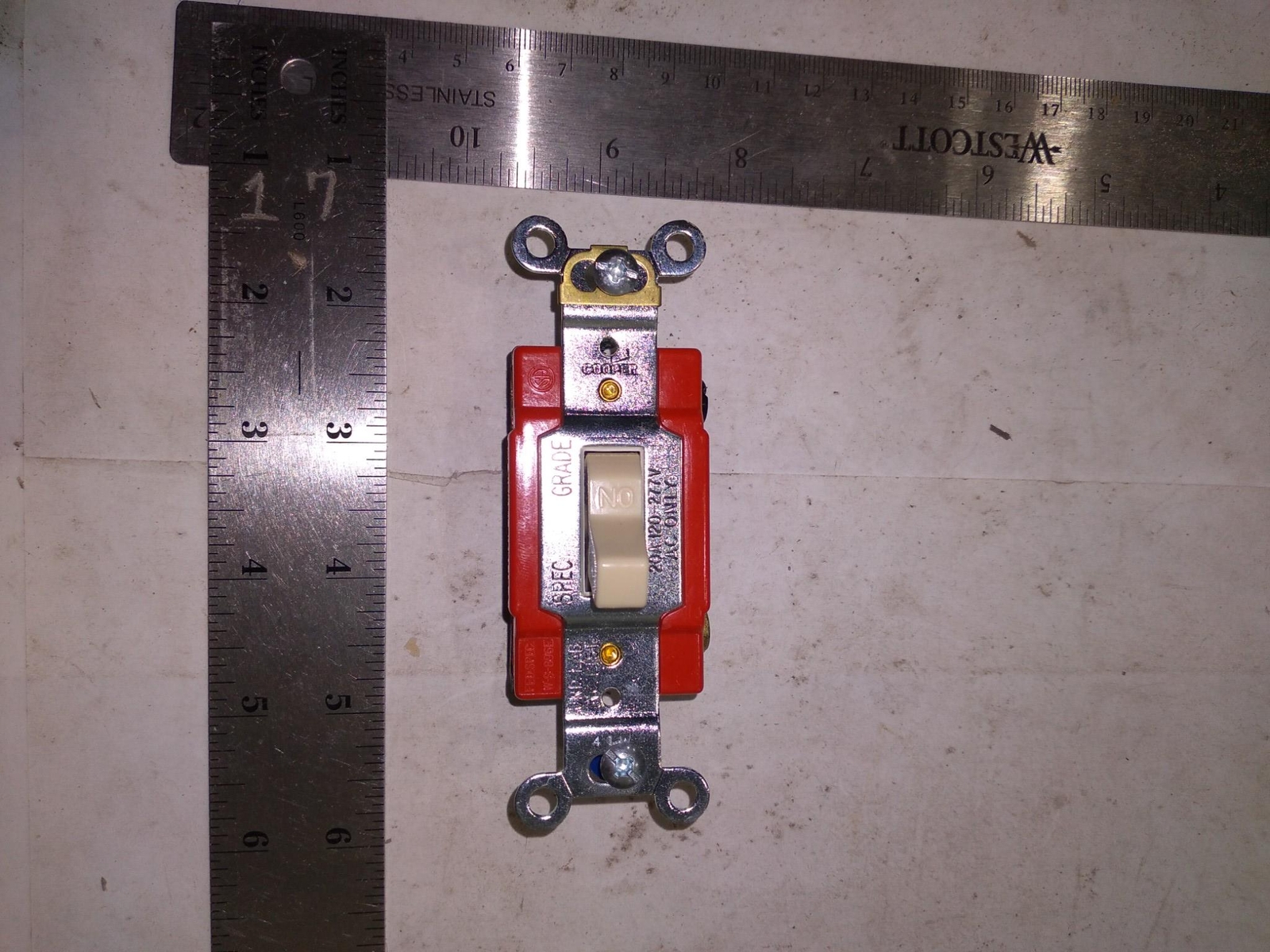 COOPER ARROW HART AH1221V SINGLE POLE/SWITCH 20A 120/277V AC/CA ’10 IN BOX’