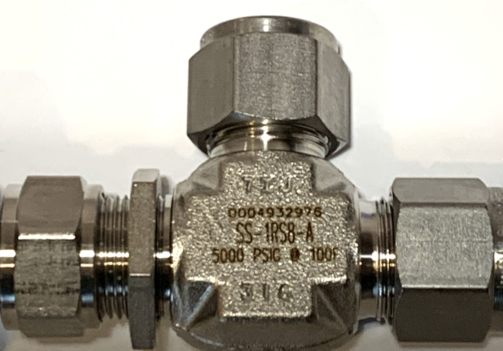 Swagelok SS-1RS8-A 316 stainless steel, integral bonnet angle-pattern needle
