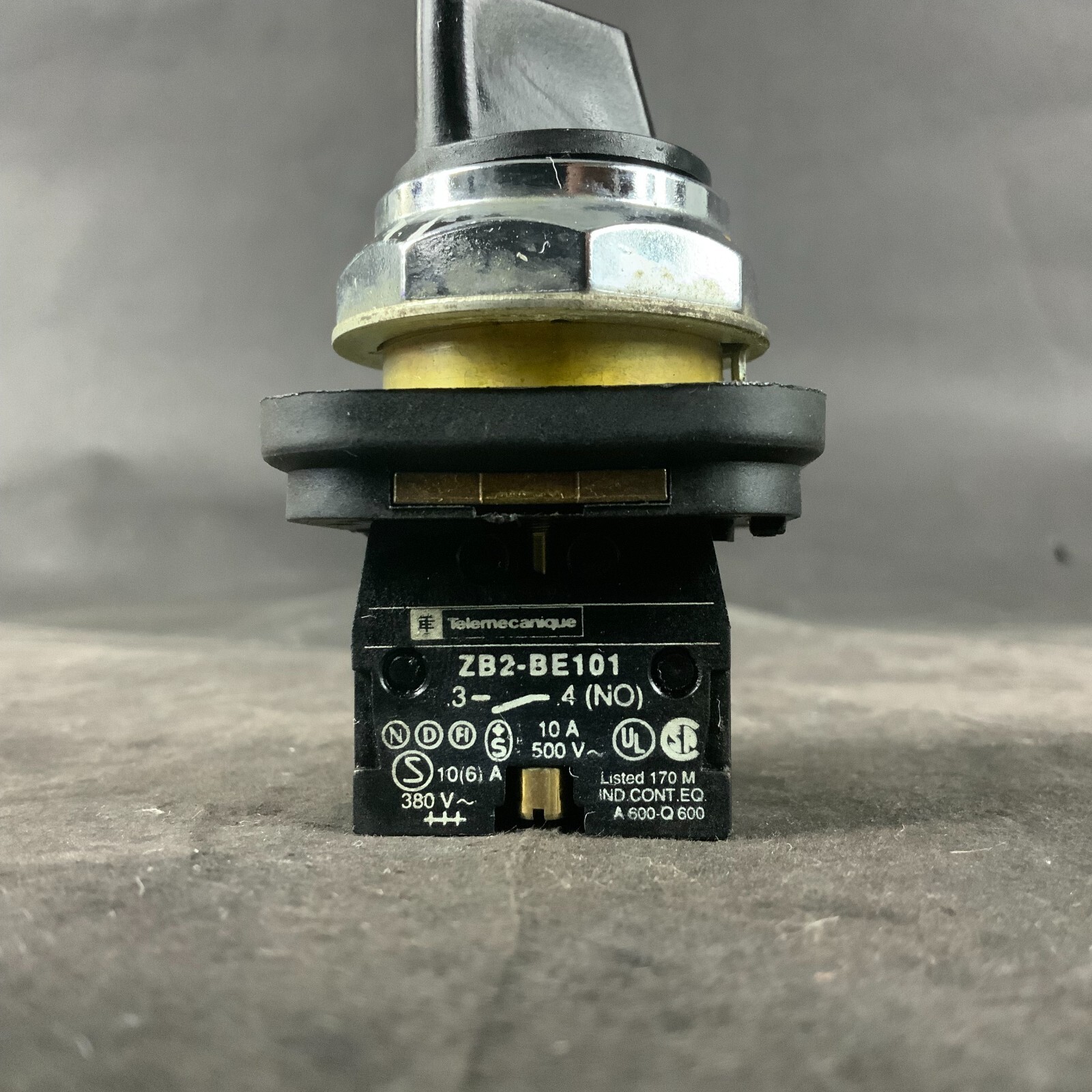TELEMECANIQUE ZB2BE101 CONTACT W/ ROTARY SELECTOR ($15 OBO)