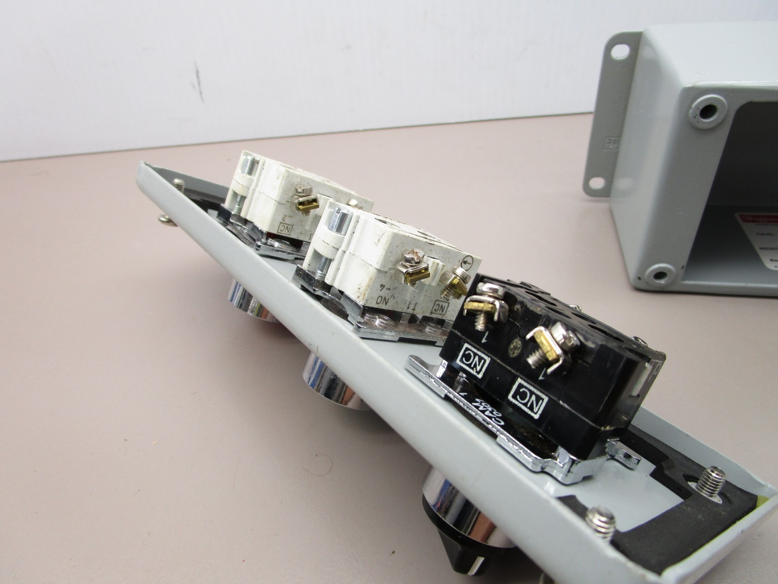 Hoffman E-3PB Push Button Enclosure with Switches OFF-ON / Start / Stop