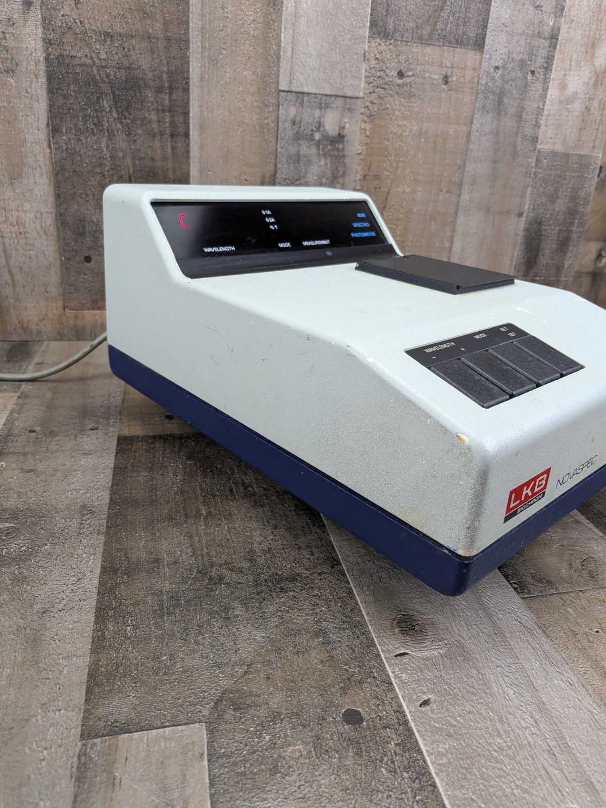 LKB Biochrom 4049 Novaspec Spectrophotometer Photometer