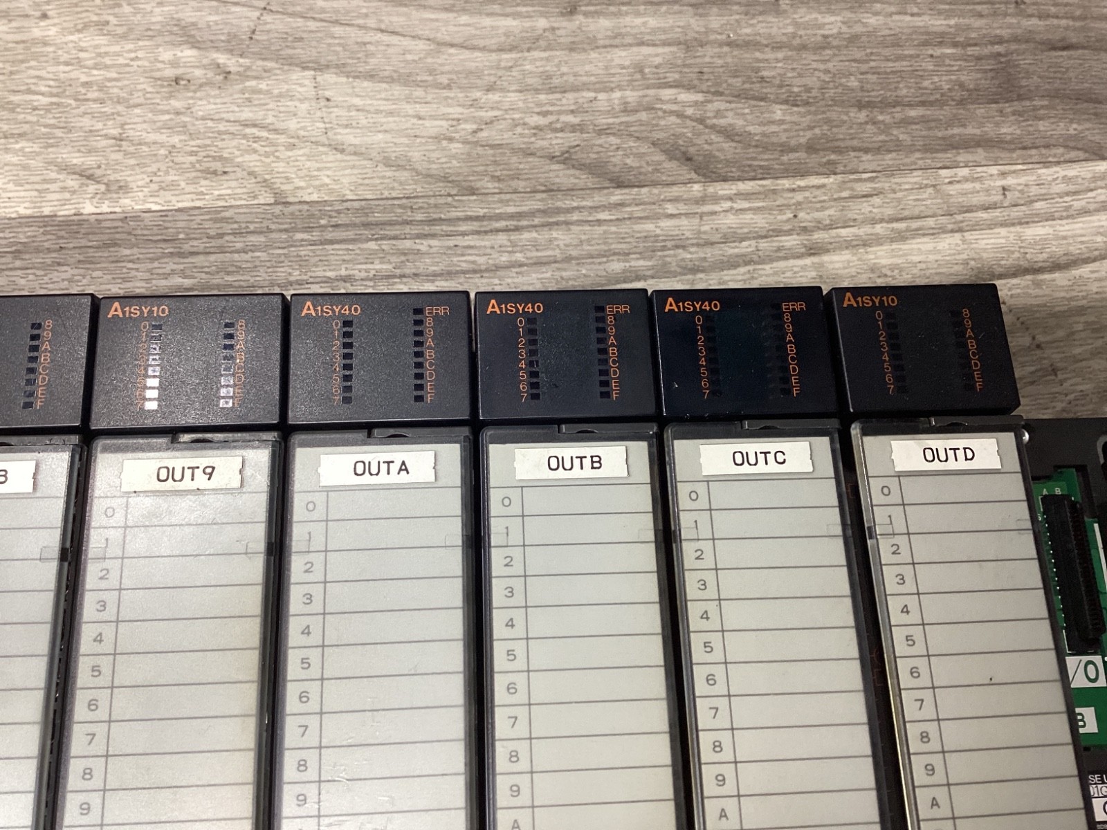 Mitsubishi Melsec Base A1S61P (3) A1SY10 (3) A1SY40 A1S68B #103A161PR2