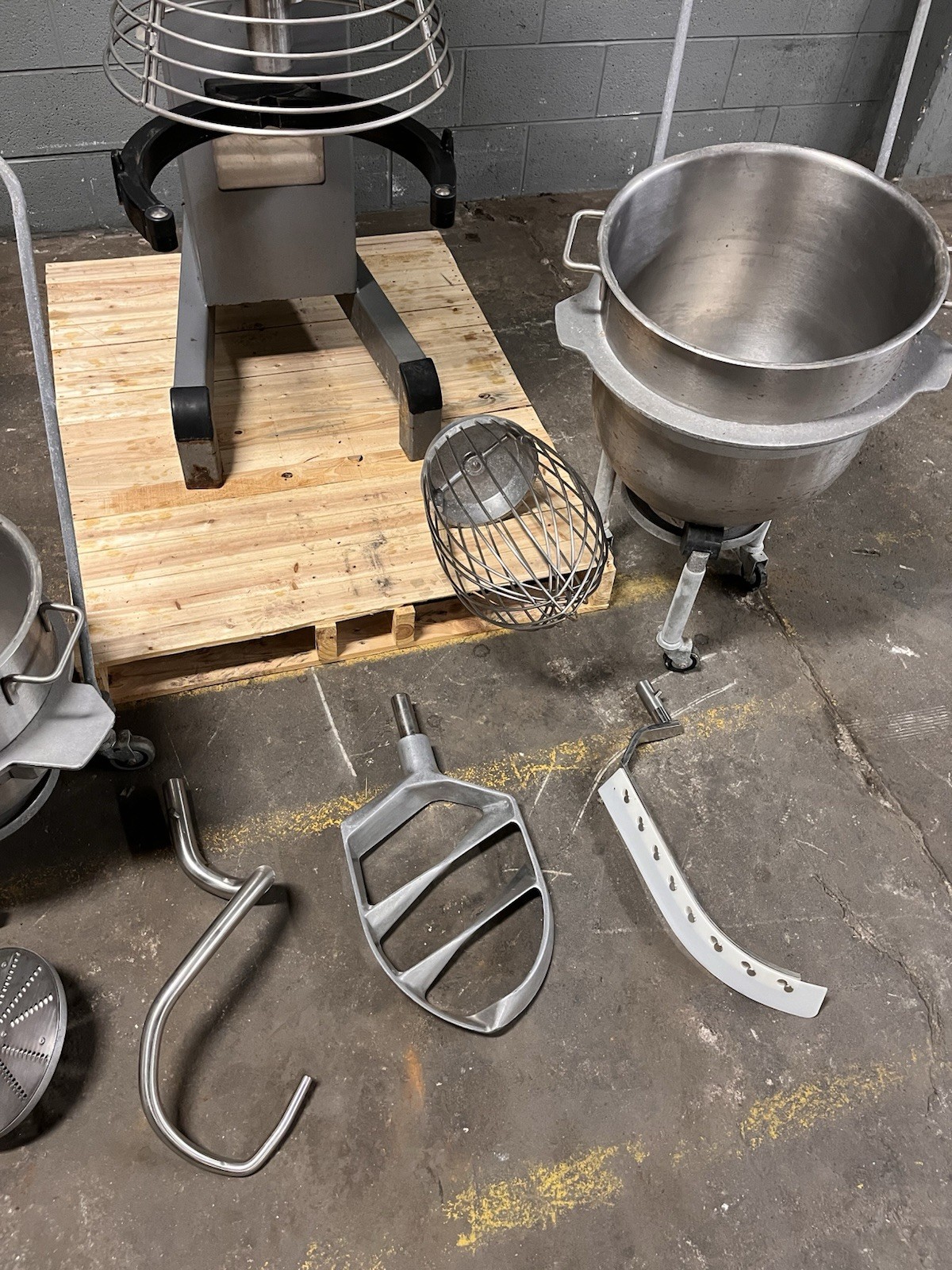 VARIMIXER W60 COMMERCIAL MIXER w/ Guards LOT – 2 UNITS – 30 & 60 QT ACCESSORIES