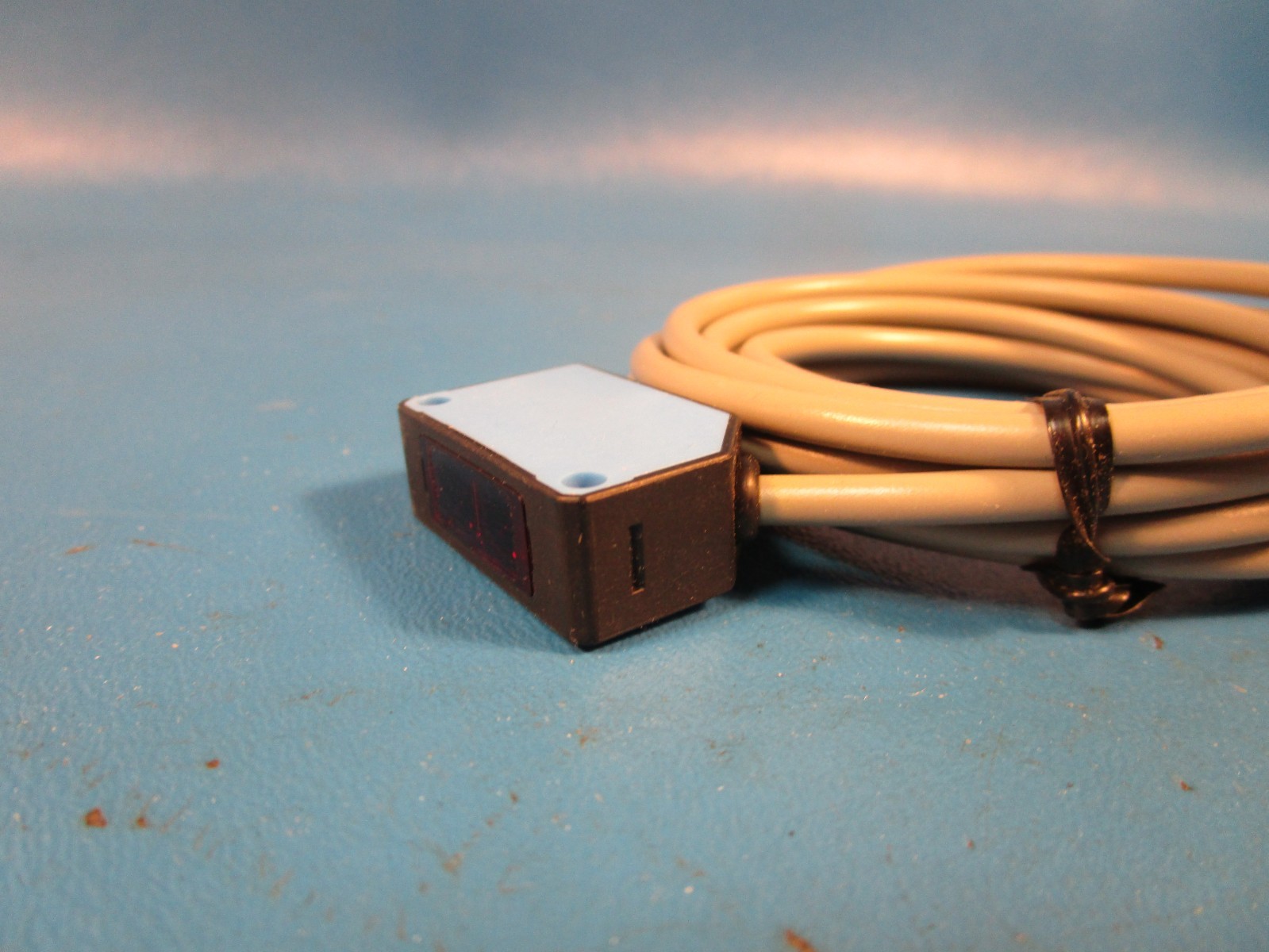 Sick WL100-P1439 Photoelectric Retro-Reflective Sensor