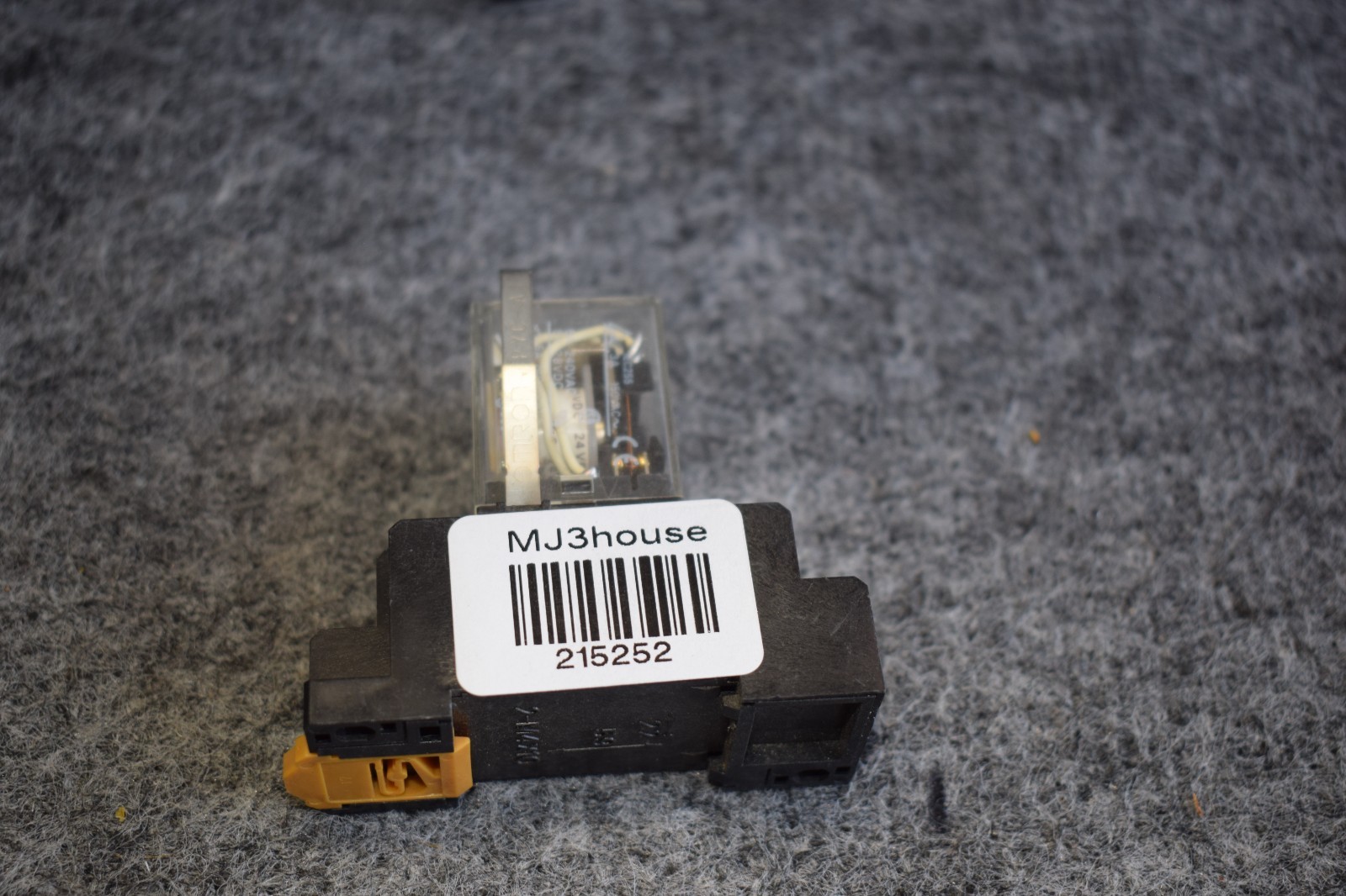 OMRON MY4ZN-D2 24vdc Relay w/ Base #215250-R1*B50