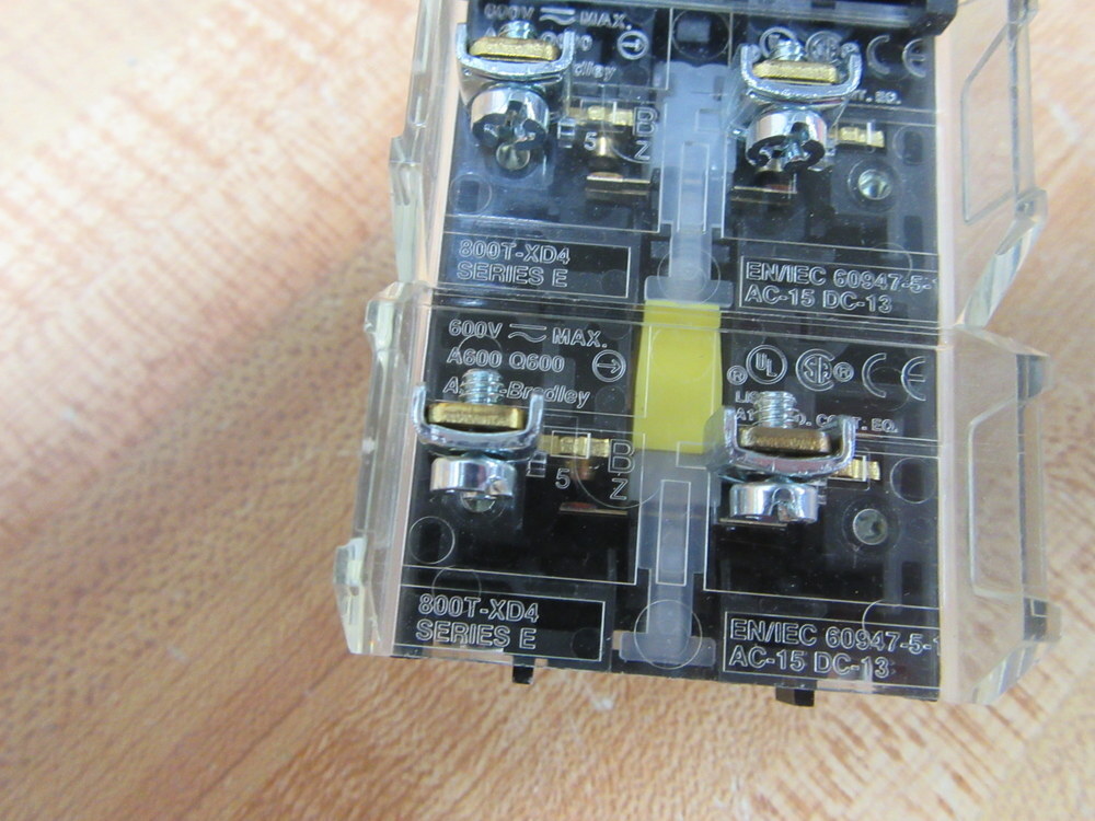 Allen Bradley 800T-FXTQ24RA5 Push Button W/(2) 800T-XD4, (1) 800T-Blank