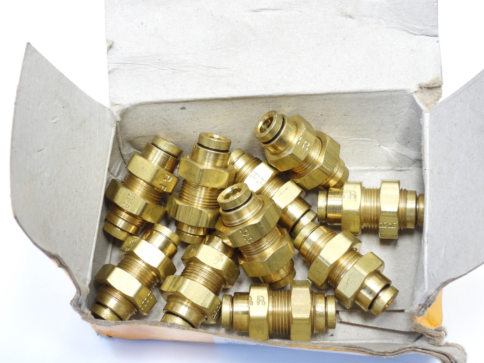 Parker 62PTCBH-4 1/4″ Bulkhead Unions Air Brake D.O.T. Brass Push-to-connect Fit