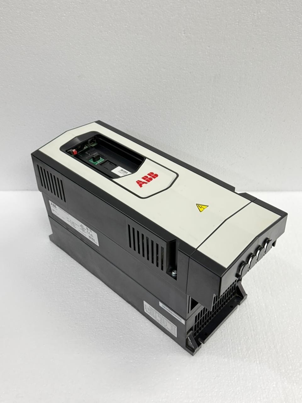 ABB | ACS880-01-04A8-5 +P944 | ACS880 | NEW WITHOUT BOX , FATS SHIP