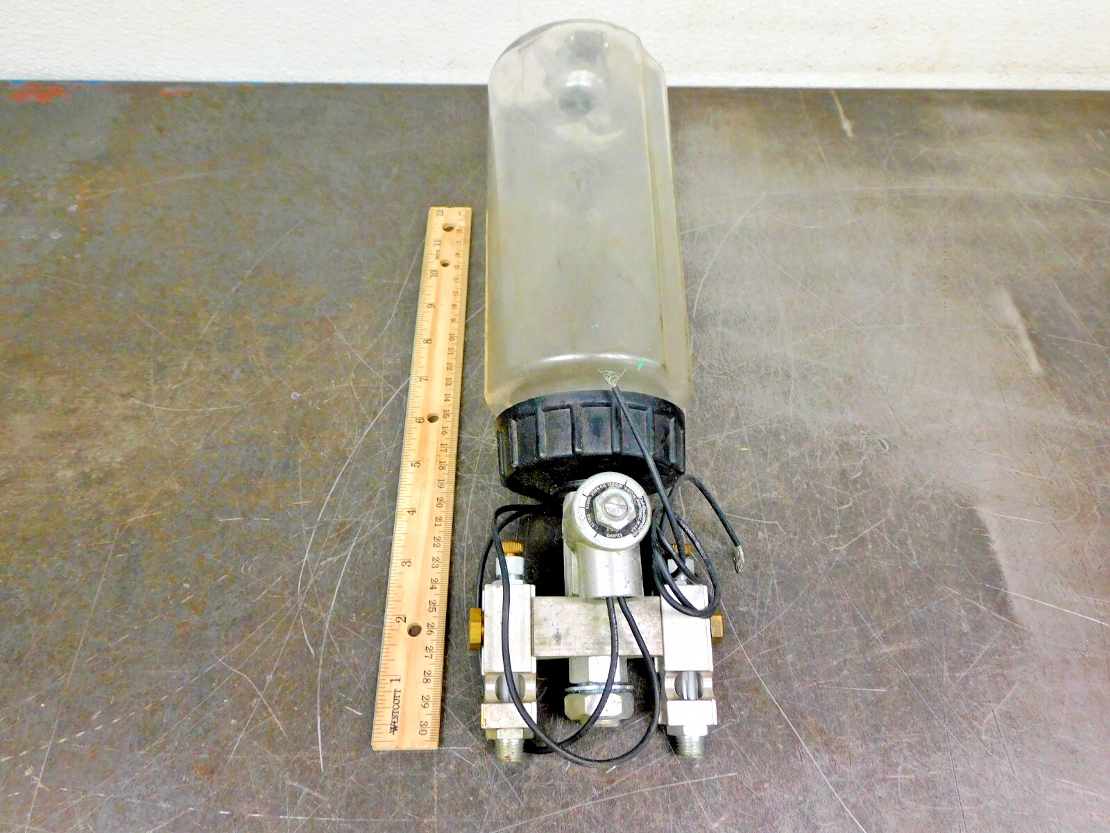 LDI Drip Chain Lubricator Oiler Dual Solenoid Controlled 24 vdc
