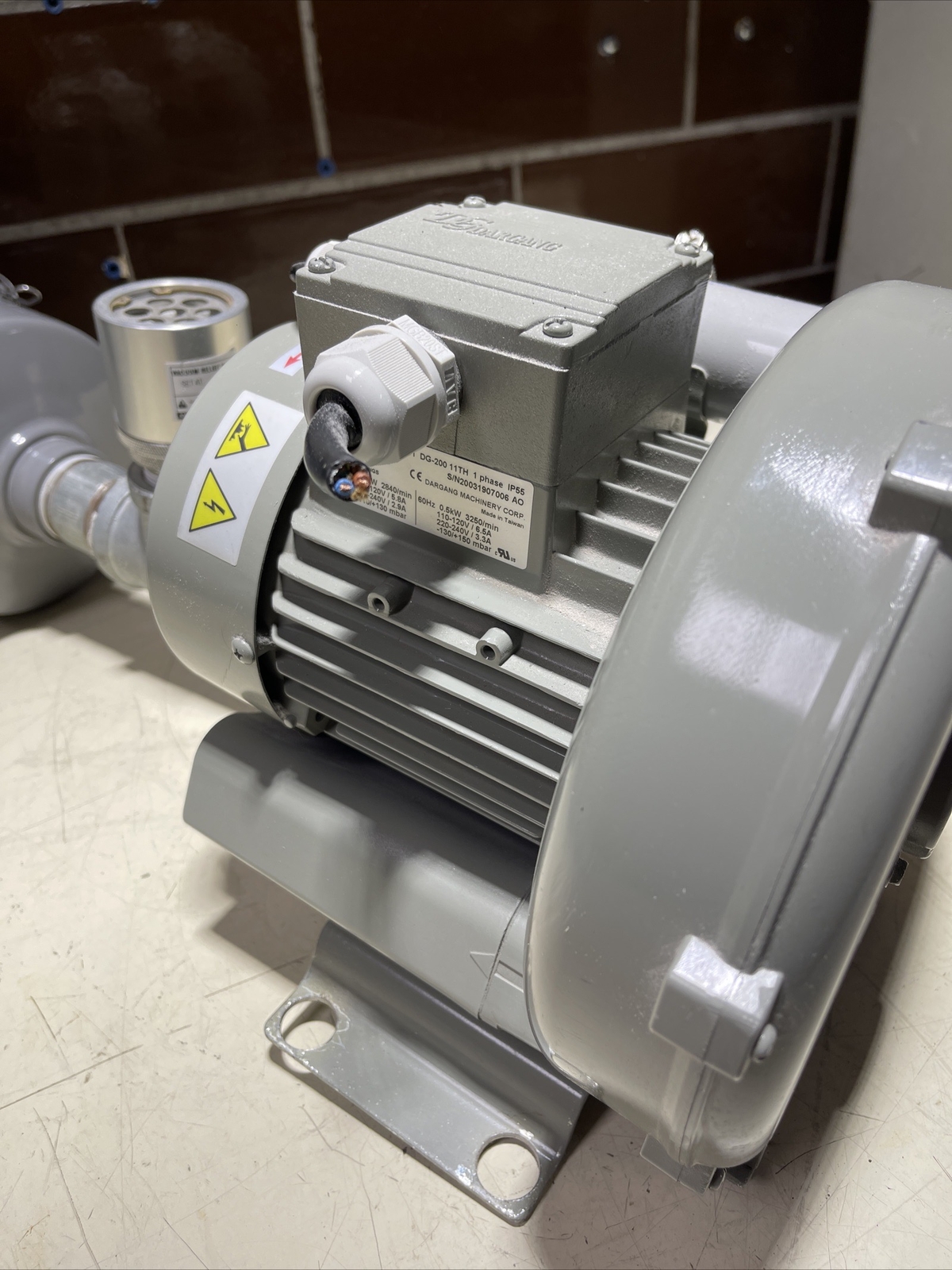 Dargang DG-200 11TH DGM211 0.5kW 110-240V Vacuum Blower ~ Warranty