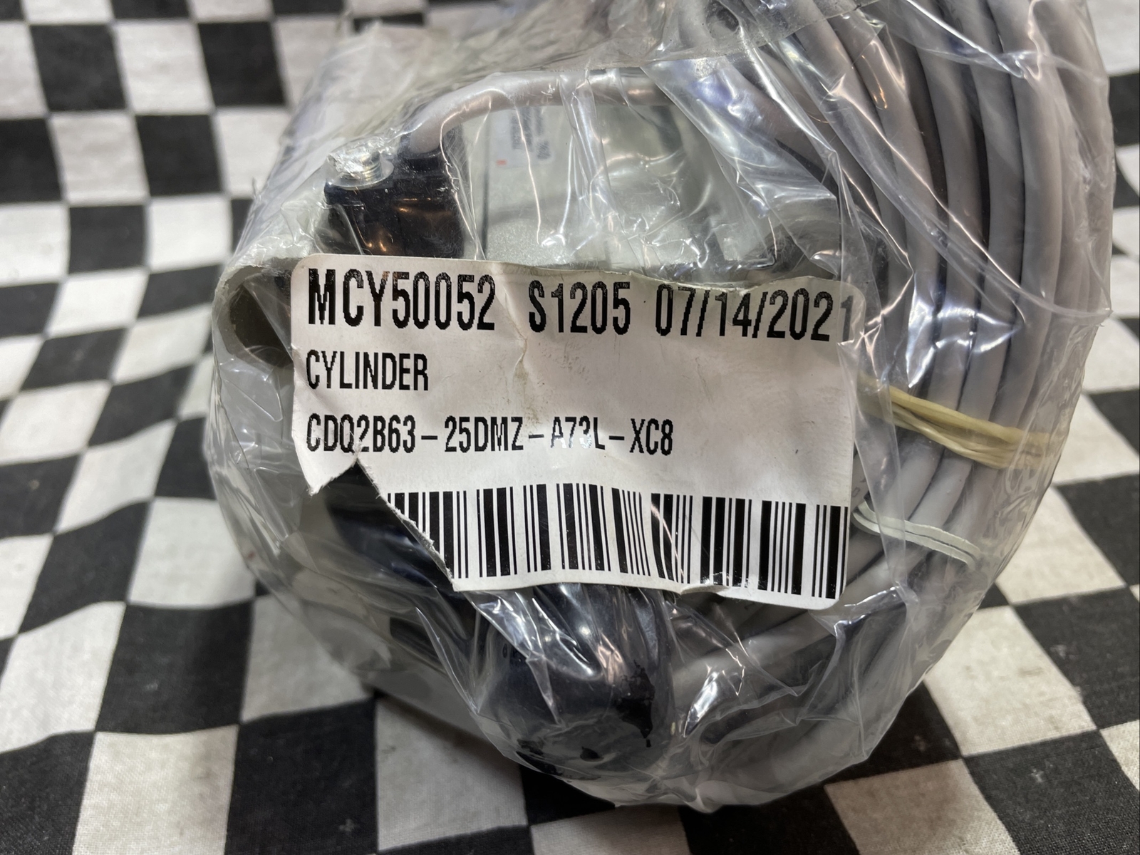 SMC CQ2-Z COMPACT CYLINDER, CDQ2B63-250MZ-A73L-XC8, D-A73, SHIPSAMEDAY#103T7