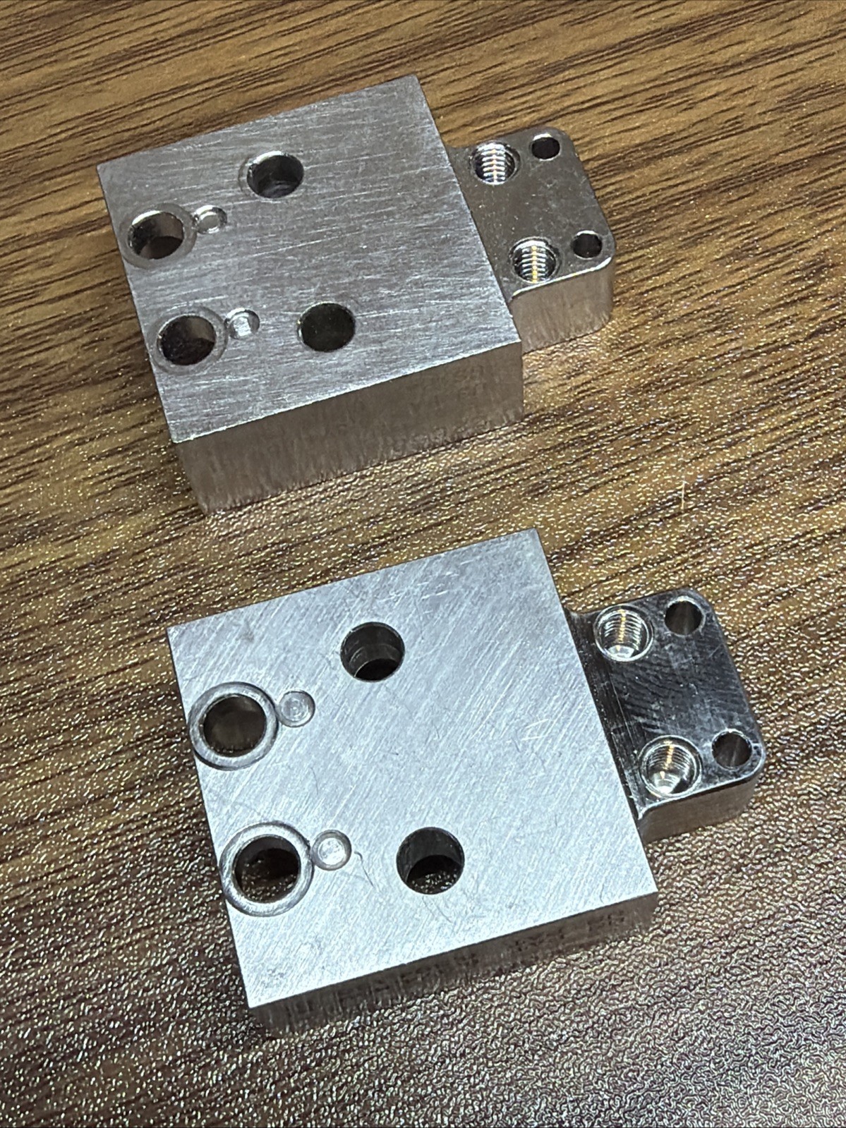 Lot of 2 Lam Research 220-32205-000 R11 Gas line Block,